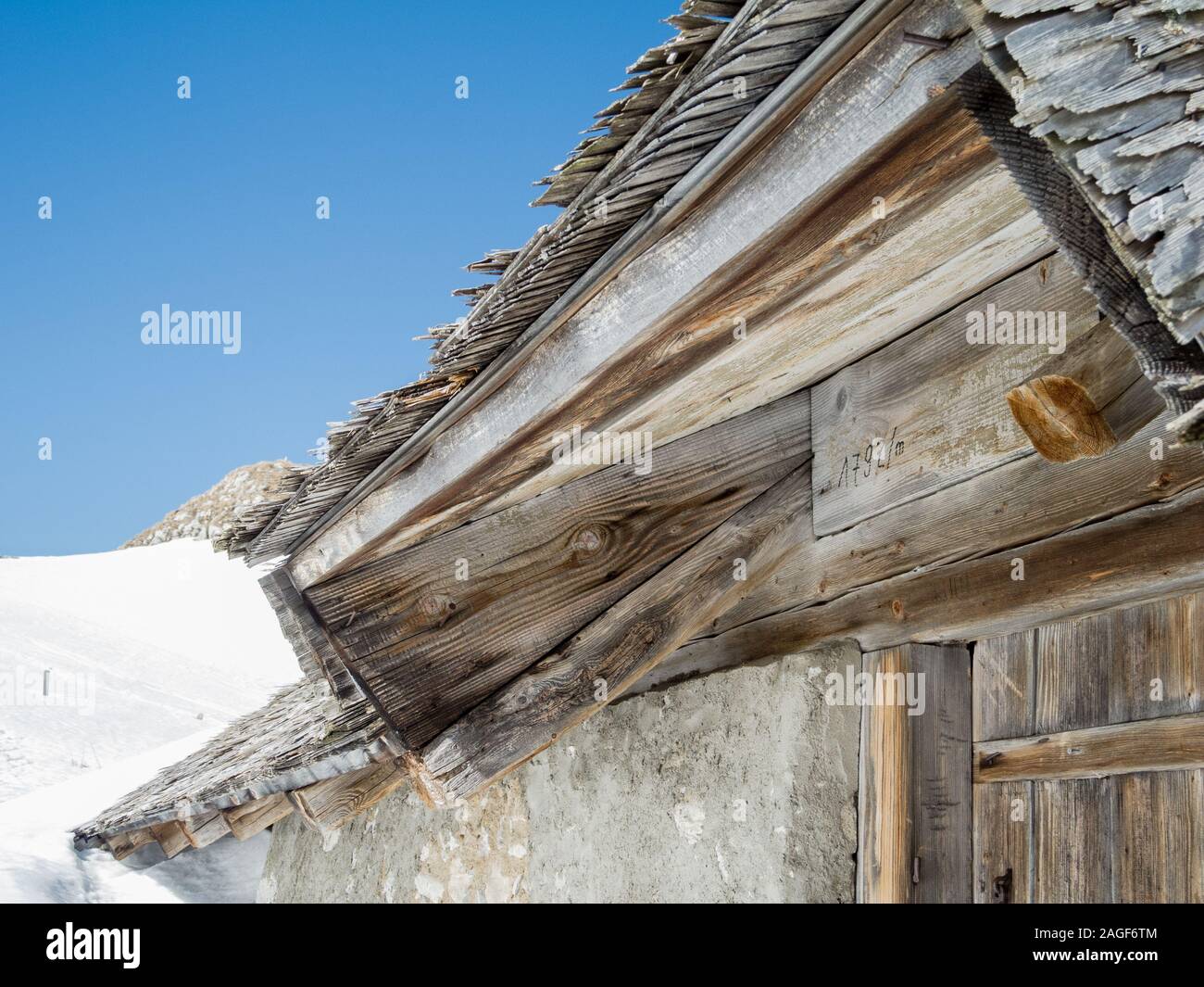 Capanna o rifugio nel Parco Naturale del Gantrisch durante l'inverno, cantone di Berna, Oberland Bernese, Alpi svizzere, Svizzera Foto Stock