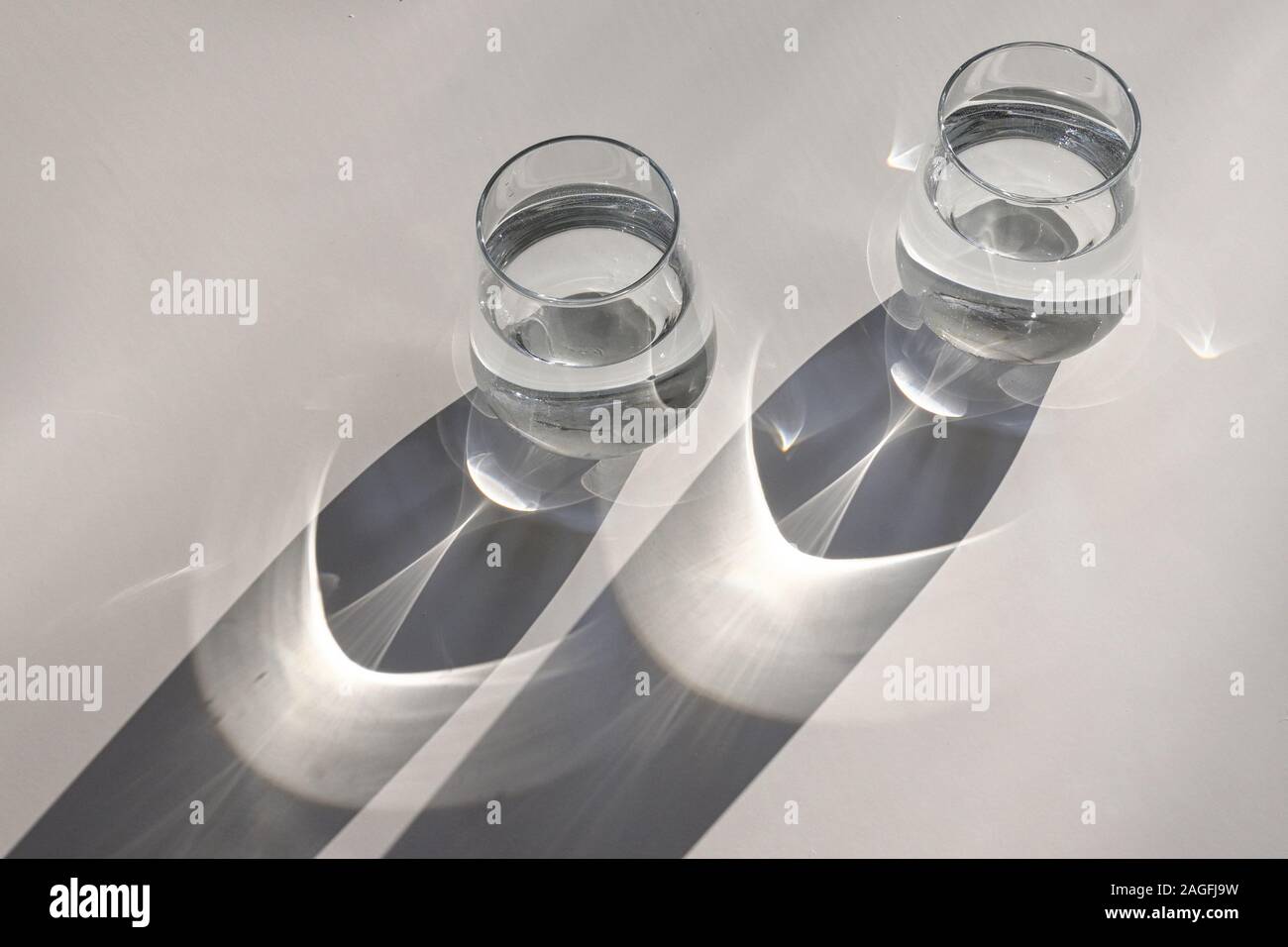 Abstract di vetro ancora acqua e Ombra Foto Stock