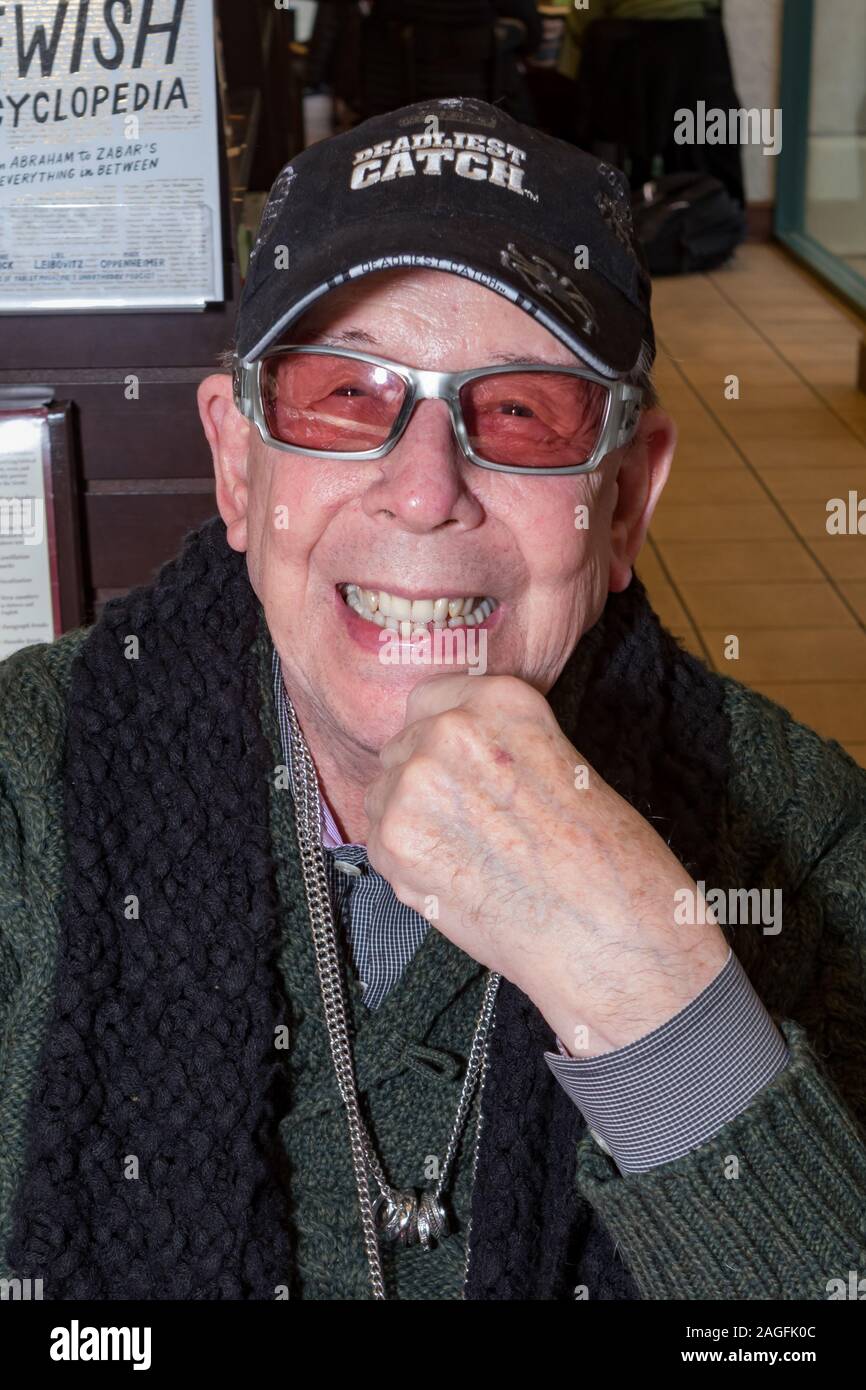 Calabasas, CALIFORNIA - 7 DICEMBRE 2019: "Le Meravigliose avventure magiche di Penelope e Rosco" che firmano a Barnes e Noble. Foto Stock