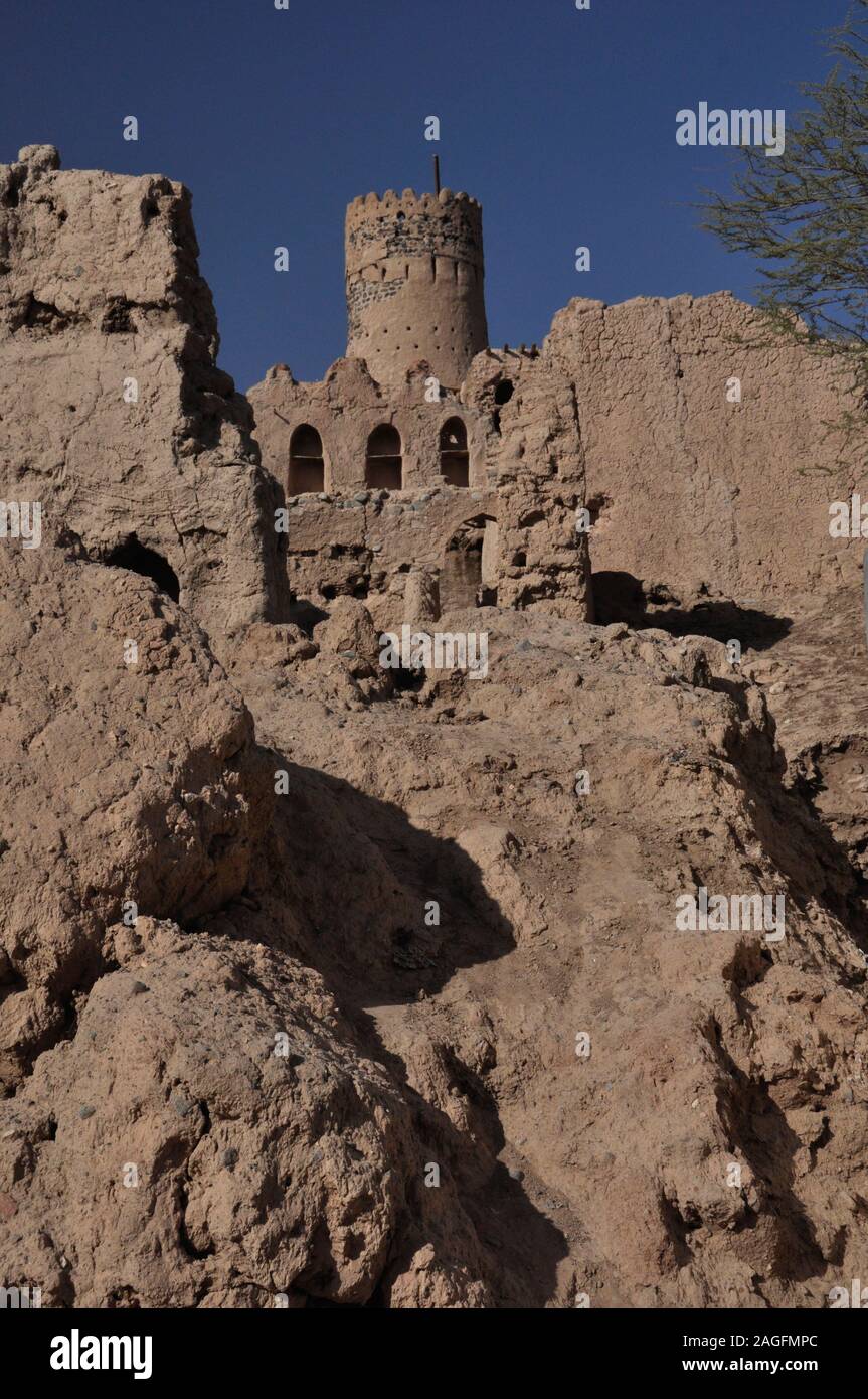 Fango fortezza costruita nel deserto di Oman Foto Stock