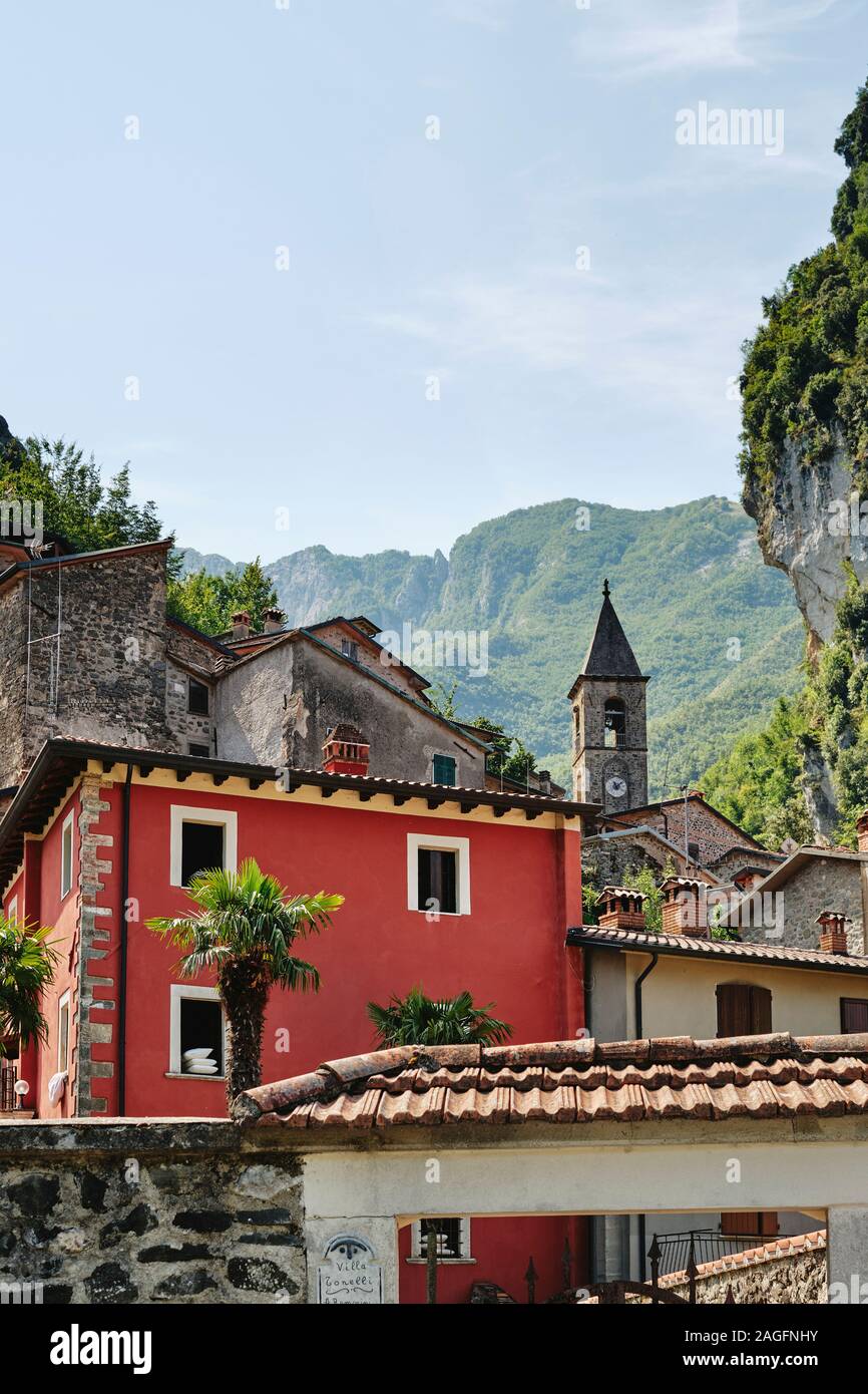 Le Apuane medievale villaggio di montagna di Equi Terme, Fivizzano in provincia di Massa e Carrara, Toscana, Italia - Alpi Apuane Parco Regionale Foto Stock