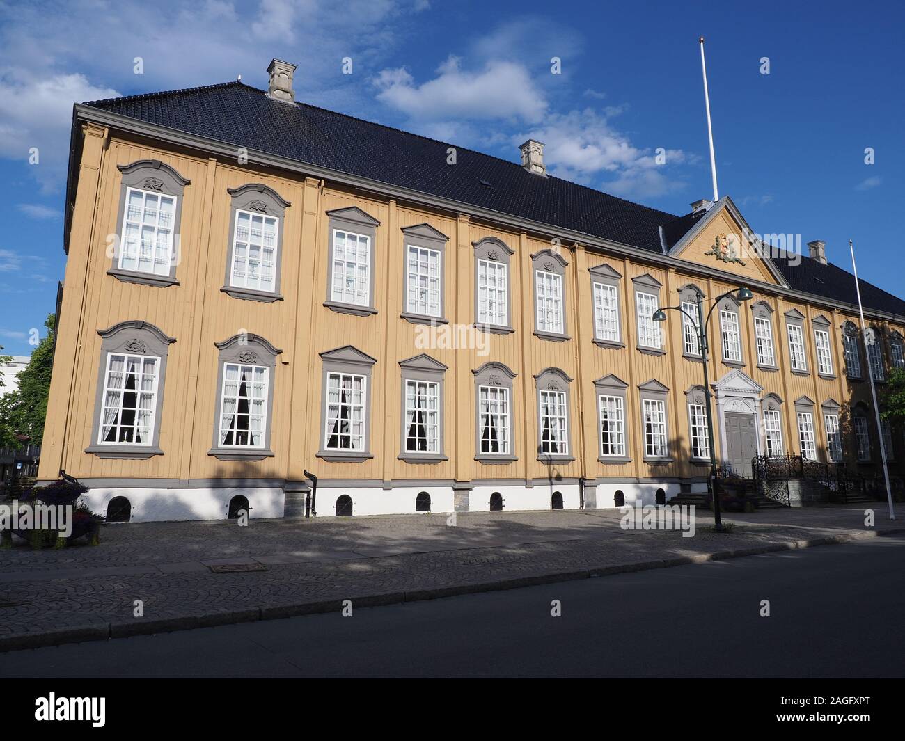 La facciata della residenza reale di Stiftsgarden in unione Trondheim città al quartiere il Trondelag in Norvegia Foto Stock