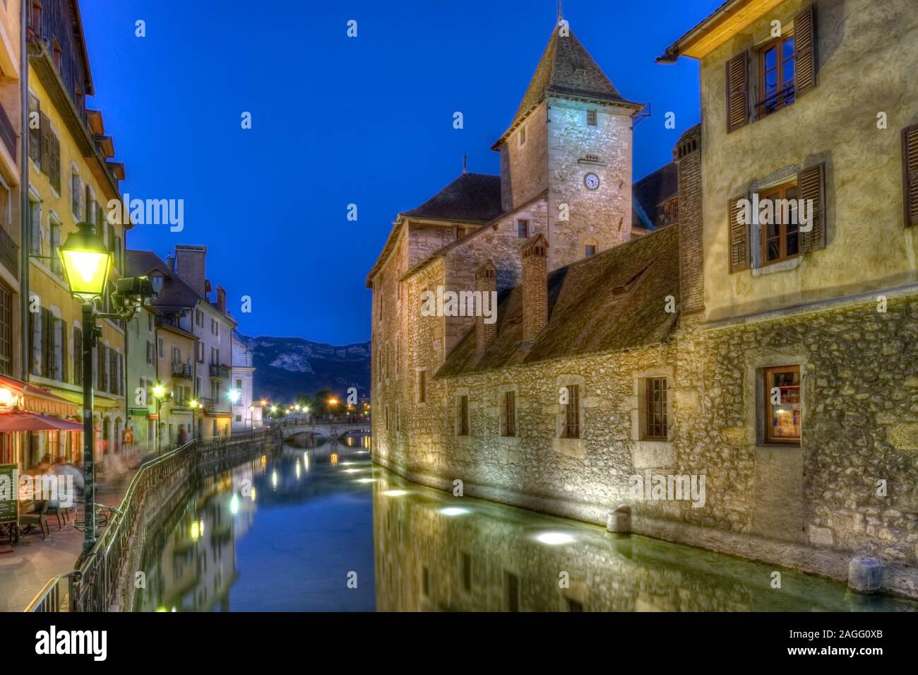 Palace L Ile sul Canal Thiou nella vecchia di Annecy, Francia, HDR Foto Stock