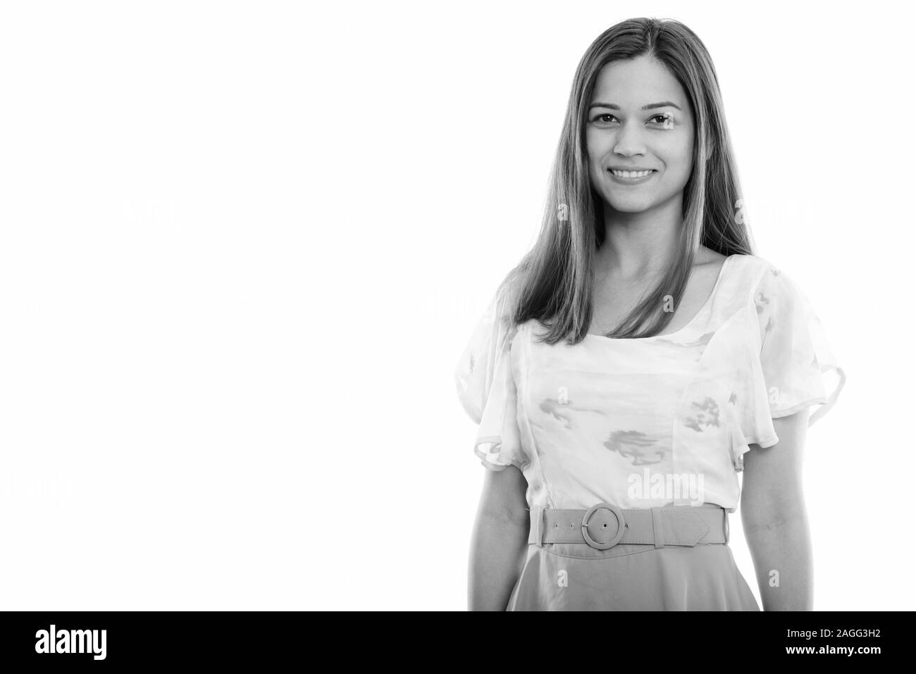 Studio shot di felice giovane bella donna sorridente Foto Stock