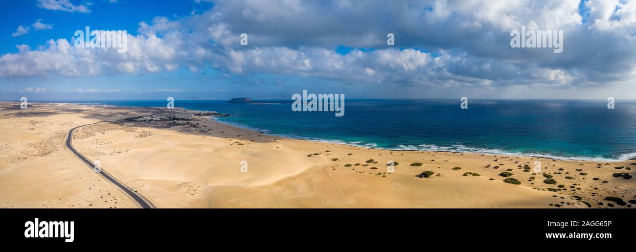 Fuerteventura, Corralejo dune di sabbia del parco della natura. Bella ripresa aerea. Isole Canarie Spagna Foto Stock