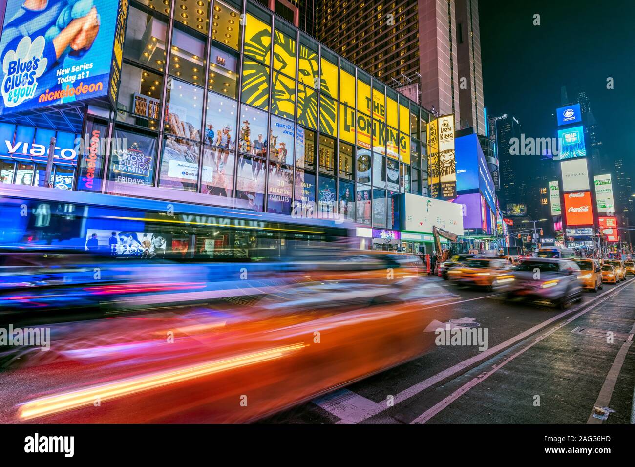 Vista notturna di Times Square Manhattan, New York, Stati Uniti d'America Foto Stock