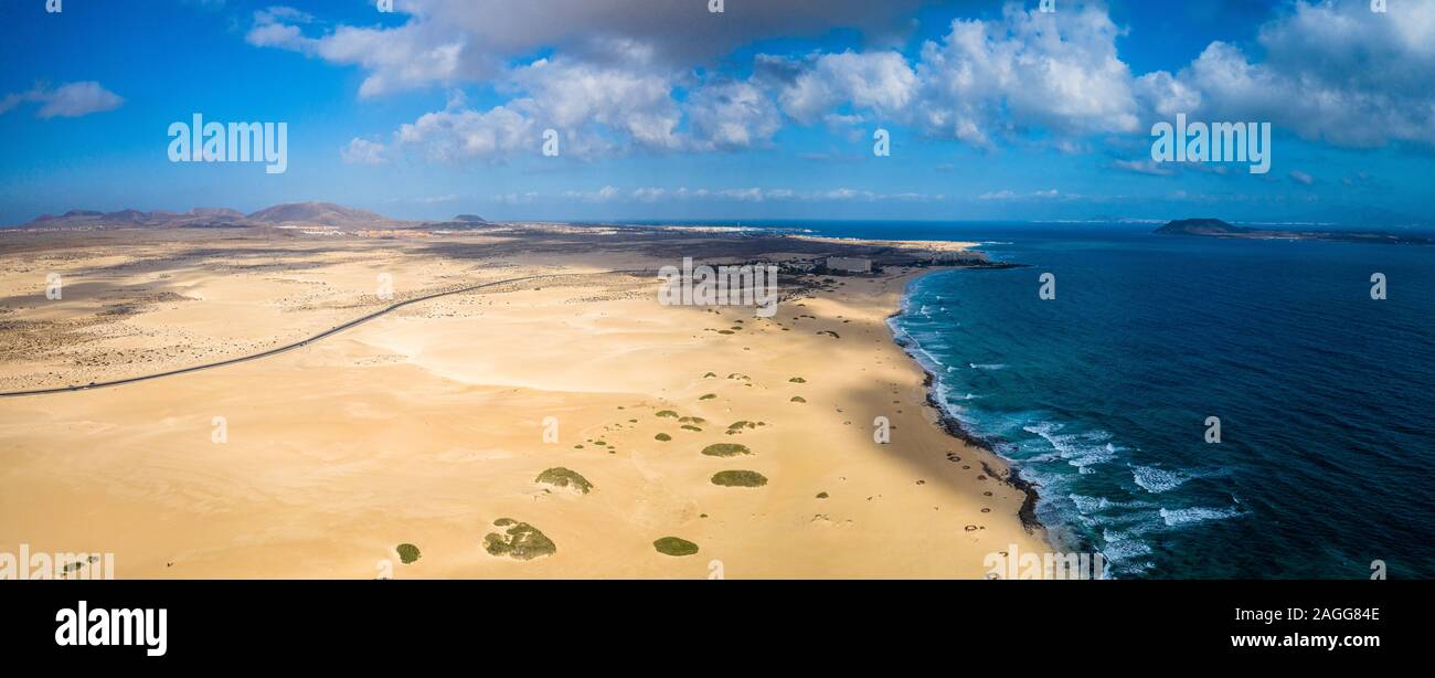 Fuerteventura, Corralejo dune di sabbia del parco della natura. Bella ripresa aerea. Isole Canarie Spagna Foto Stock