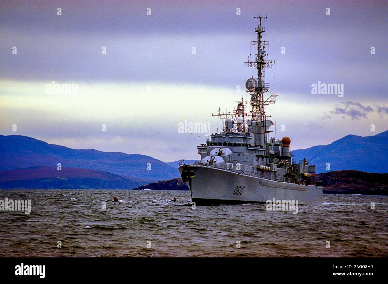 Il cacciatorpediniere "Tourville' della marina francese durante gli esercizi al largo della costa occidentale della Scozia. Commissionato 1975 e de-commissionato 2011 Foto Stock