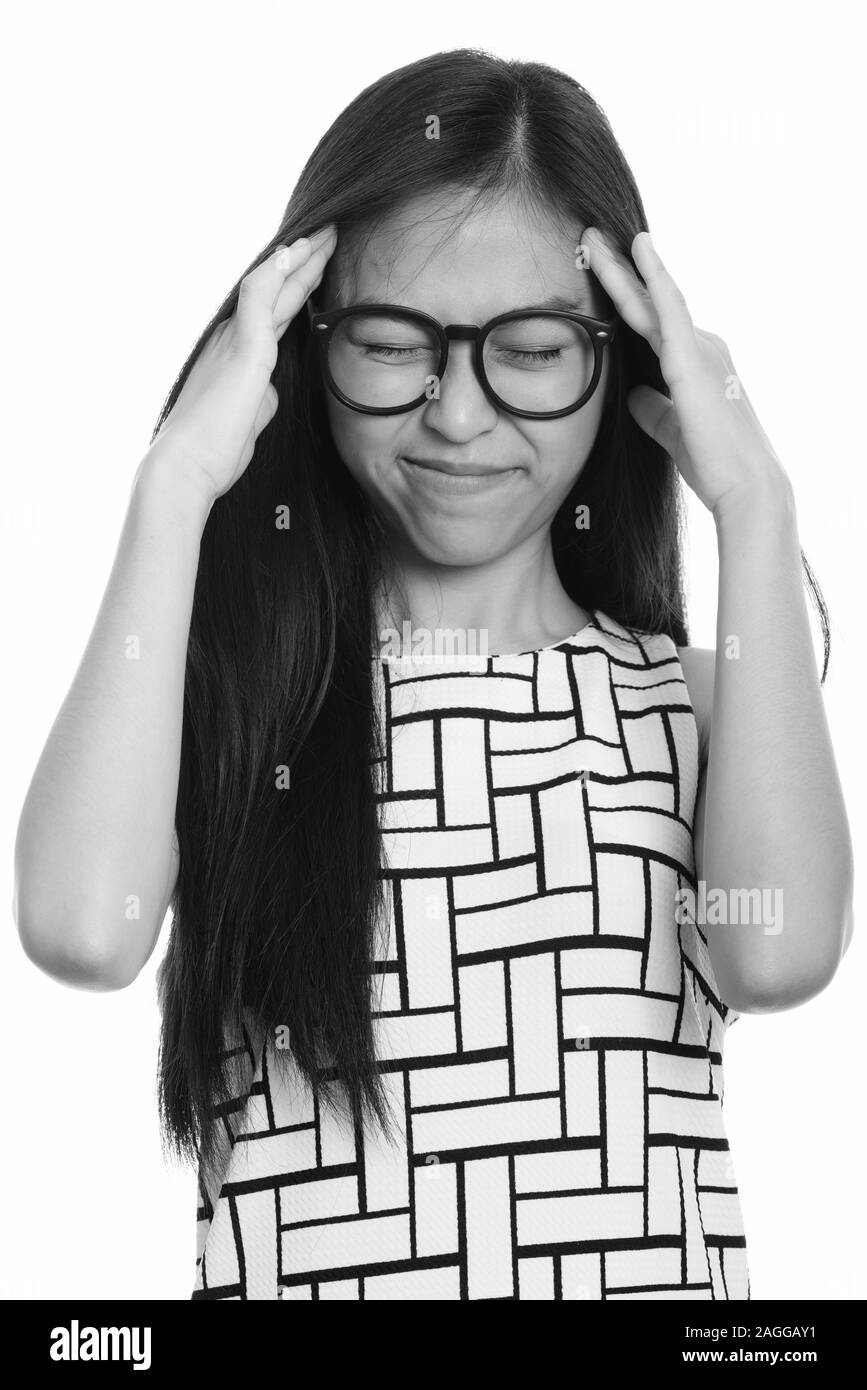 Close up di giovani adolescenti asiatici nerd ragazza avere mal di testa Foto Stock