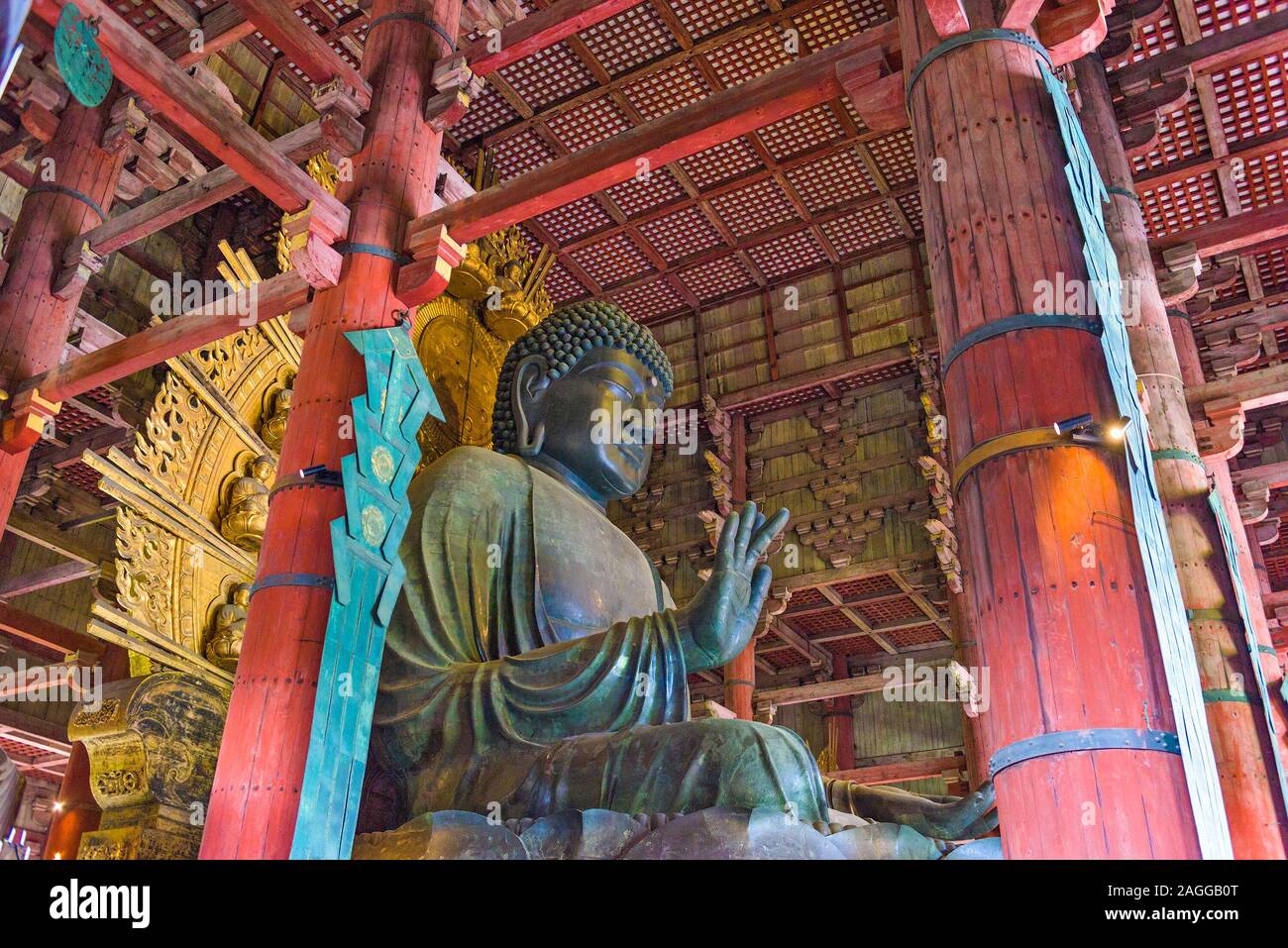 NARA, Giappone - 17 Maggio 2017: il Buddha Todaiji. È considerato il più grande del mondo statua in bronzo del Buddha Vairocana. Foto Stock