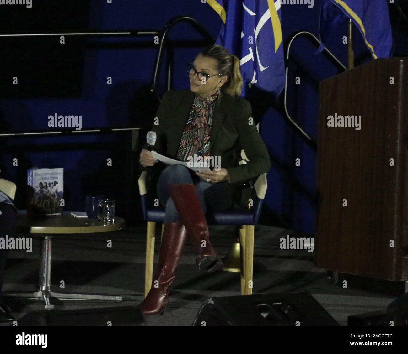 18 Dicembre 2019 - Pleasantville, New York - Vanessa L. Williams a Gutsy le donne: una serata con Hillary Rodham Clinton e Chelsea Clinton; moderata da Vanessa L. Williams presso università di passo. Photo credit: J. Lingo/AdMedia /MediaPunch Foto Stock
