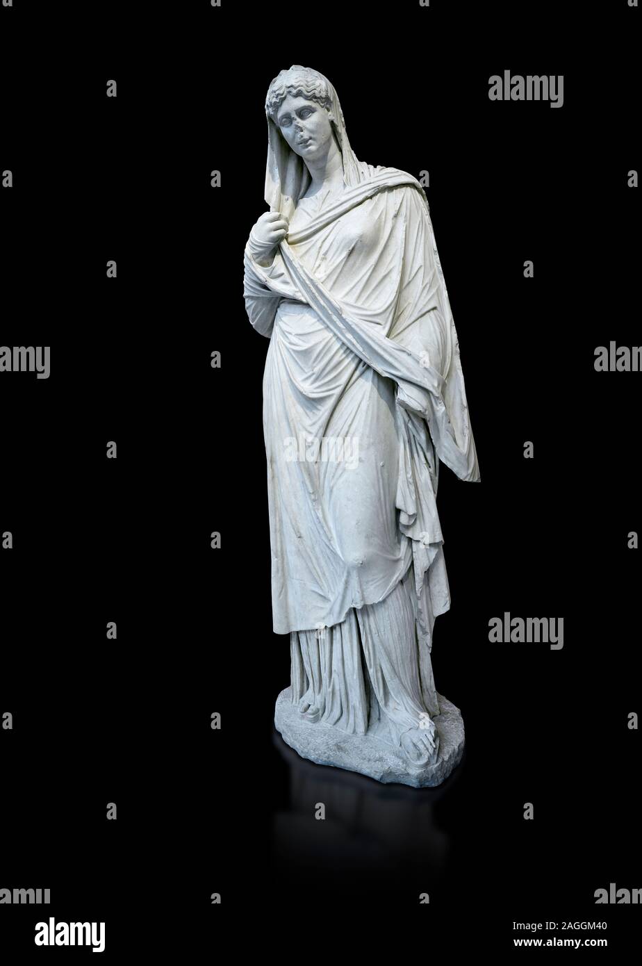 Funeraria romana statua di una donna in grande stile Ercolano, che si trova nel cimitero di Stagiou Street, Atene, Museo Archeologico di Atene, cat n. Foto Stock