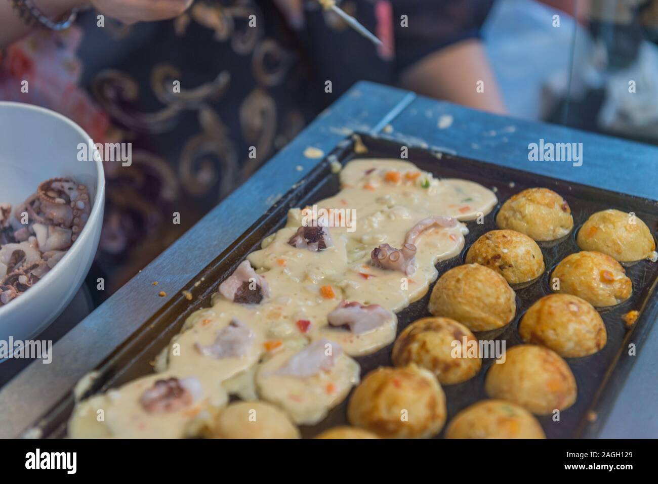 La cucina Giapponese polpo palle takoyaki sulla padella calda Foto Stock