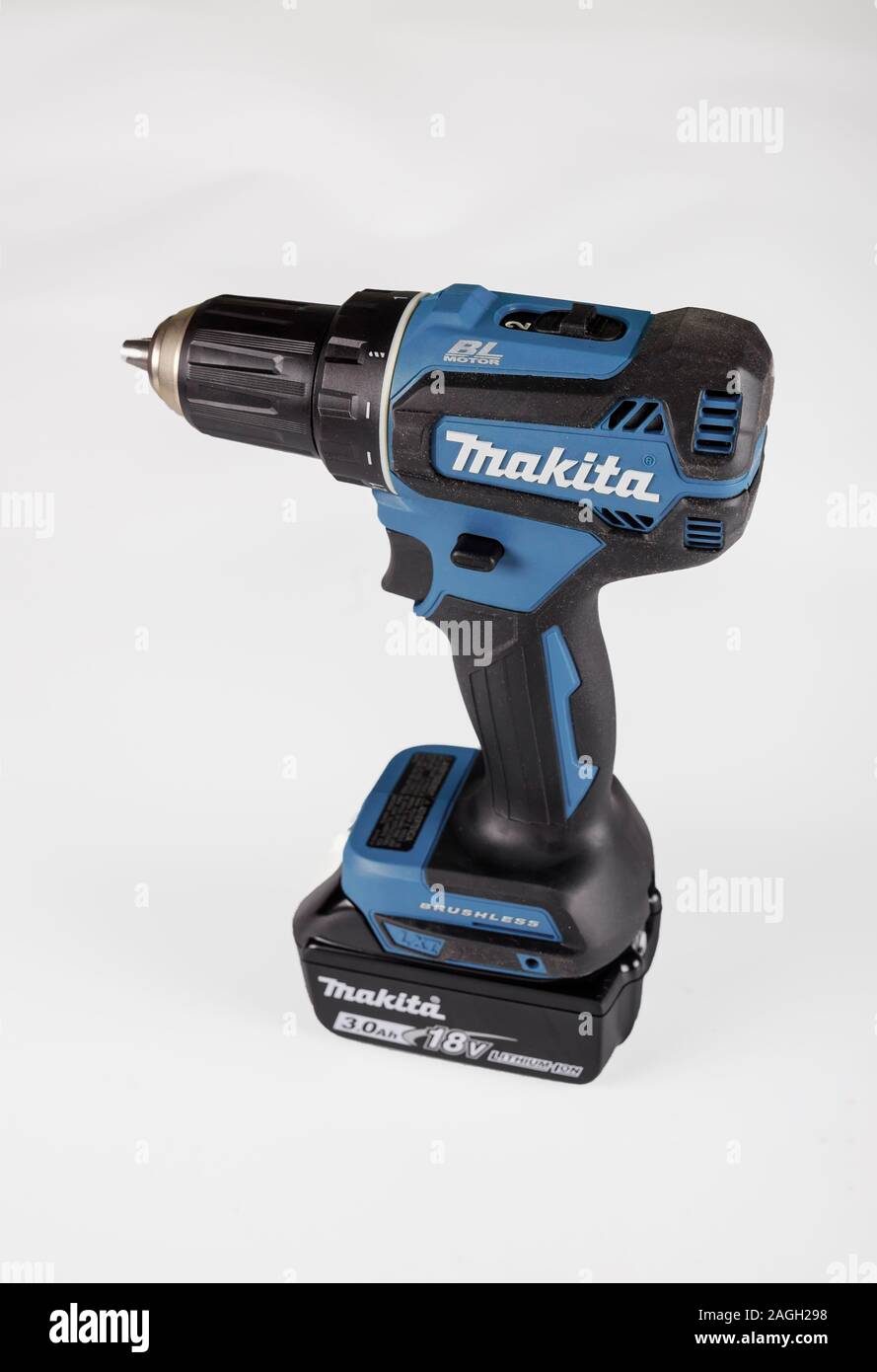 New York NY 19 DIC 2019: Cordless trapano brushless Makita Corporation è un produttore di professionisti e consumatori strumenti di potenza nel 1915, è Anjo, Giappone. Foto Stock