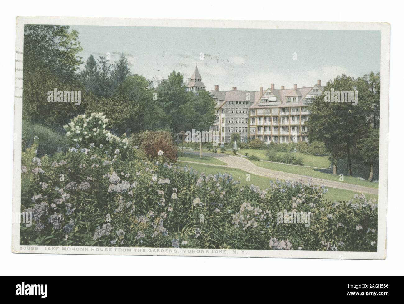 Cartolina numero di serie: 80655 ha continuato la serie 79000.; il lago di Mohonk House dai giardini, Lago di Mohonk, N. Y. Foto Stock