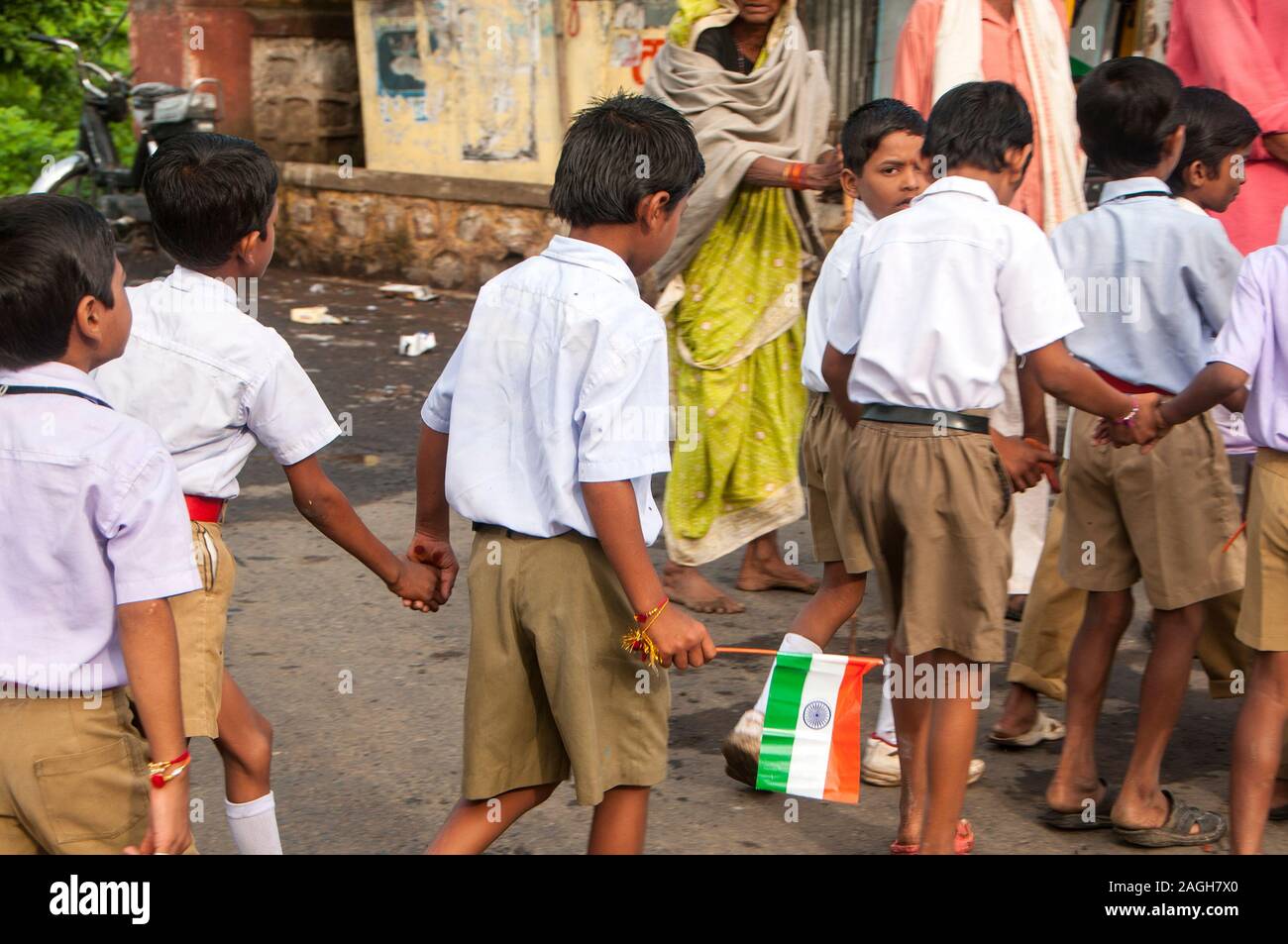 YAVATMAL, Maharashtra, India, agosto - 15, 2011: sfilando al terreno di ufficio Tahsil in occasione dell India il giorno di indipendenza, Agosto 15, 2011, Yavat Foto Stock