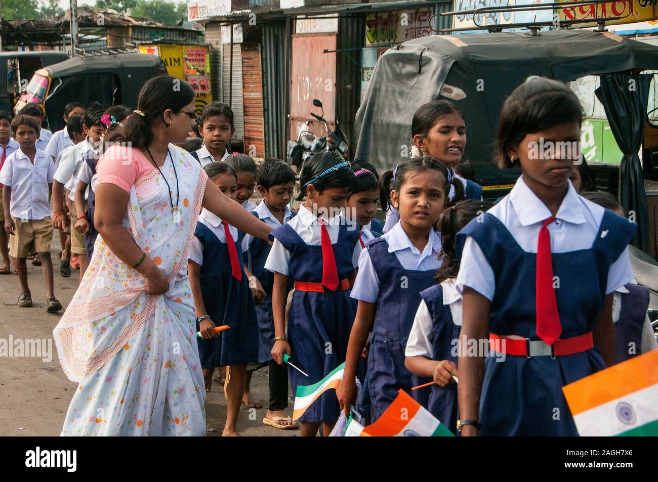 YAVATMAL, Maharashtra, India, agosto - 15, 2011: sfilando al terreno di ufficio Tahsil in occasione dell India il giorno di indipendenza, Agosto 15, 2011, Yavat Foto Stock