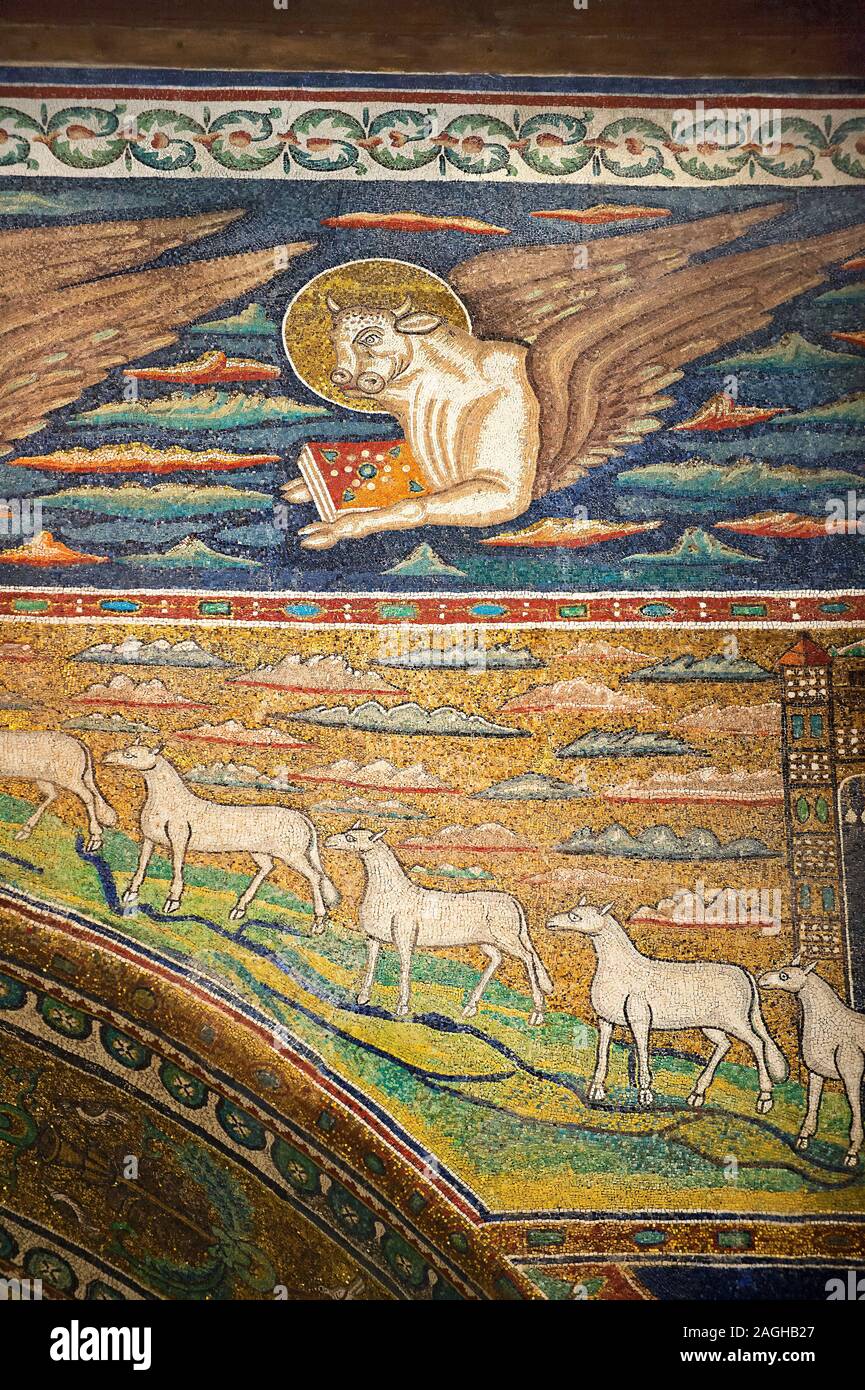 Interno a mosaico bizantino della Basilica di Sant'Apollinare in Classe