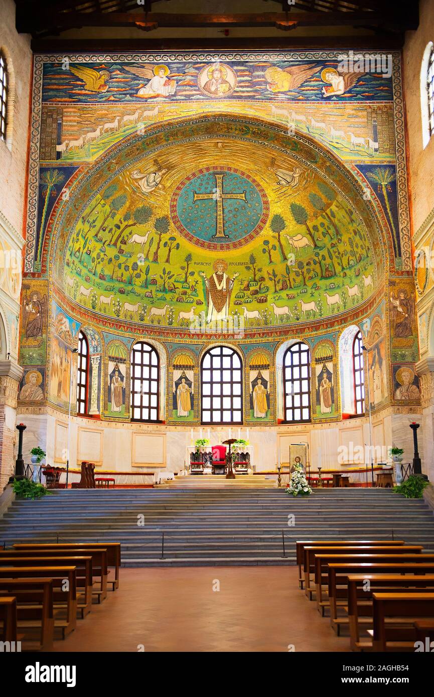 Interno a mosaico bizantino della Basilica di Sant'Apollinare in Classe