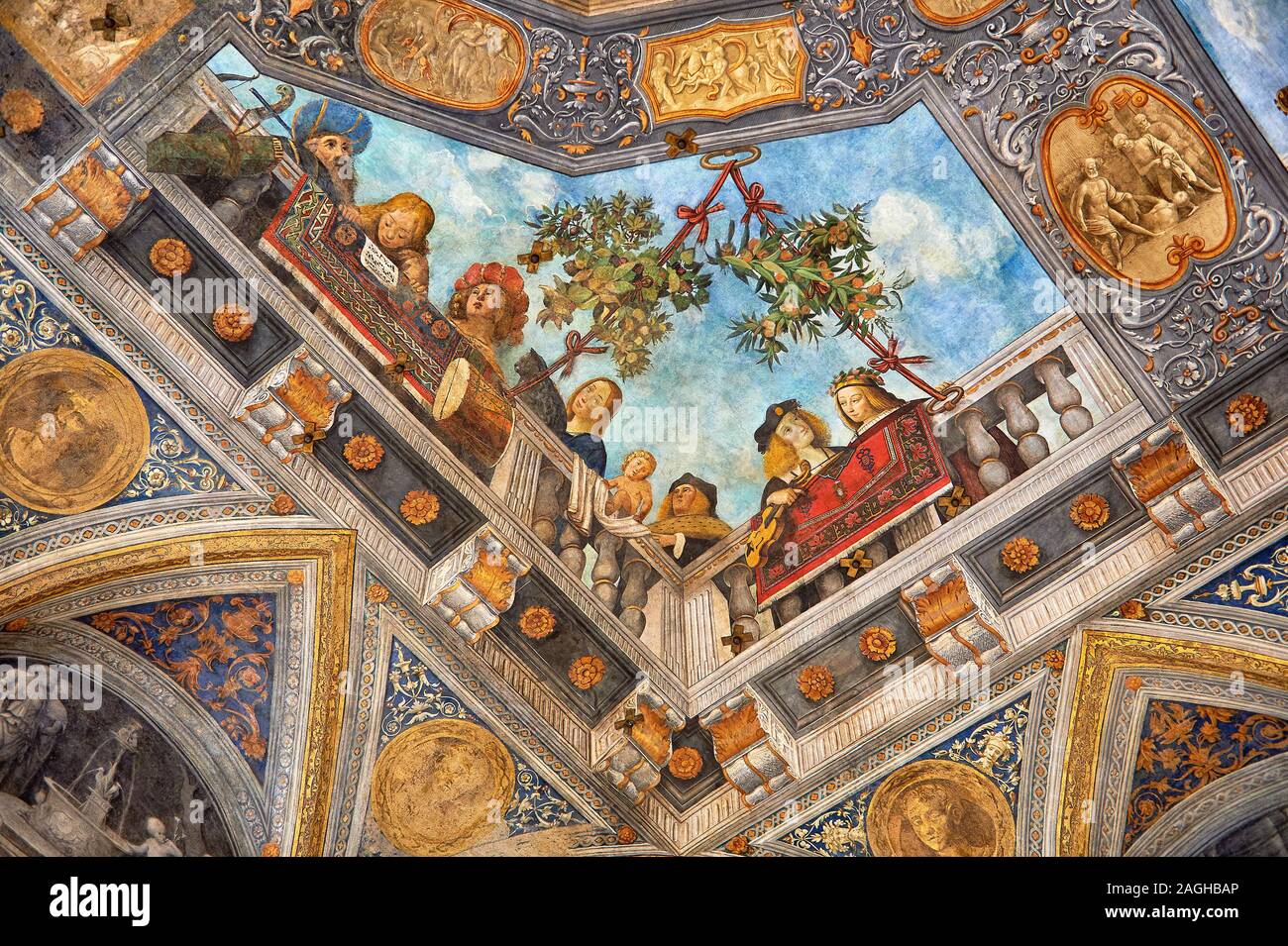 Renaissance trompe-l'oeil soffitto dipinti ad affresco,la sala del tesoro della pittura rinascimentale , Palazzo Costabili, Museo Archeologico Nazionale Ferrara Foto Stock