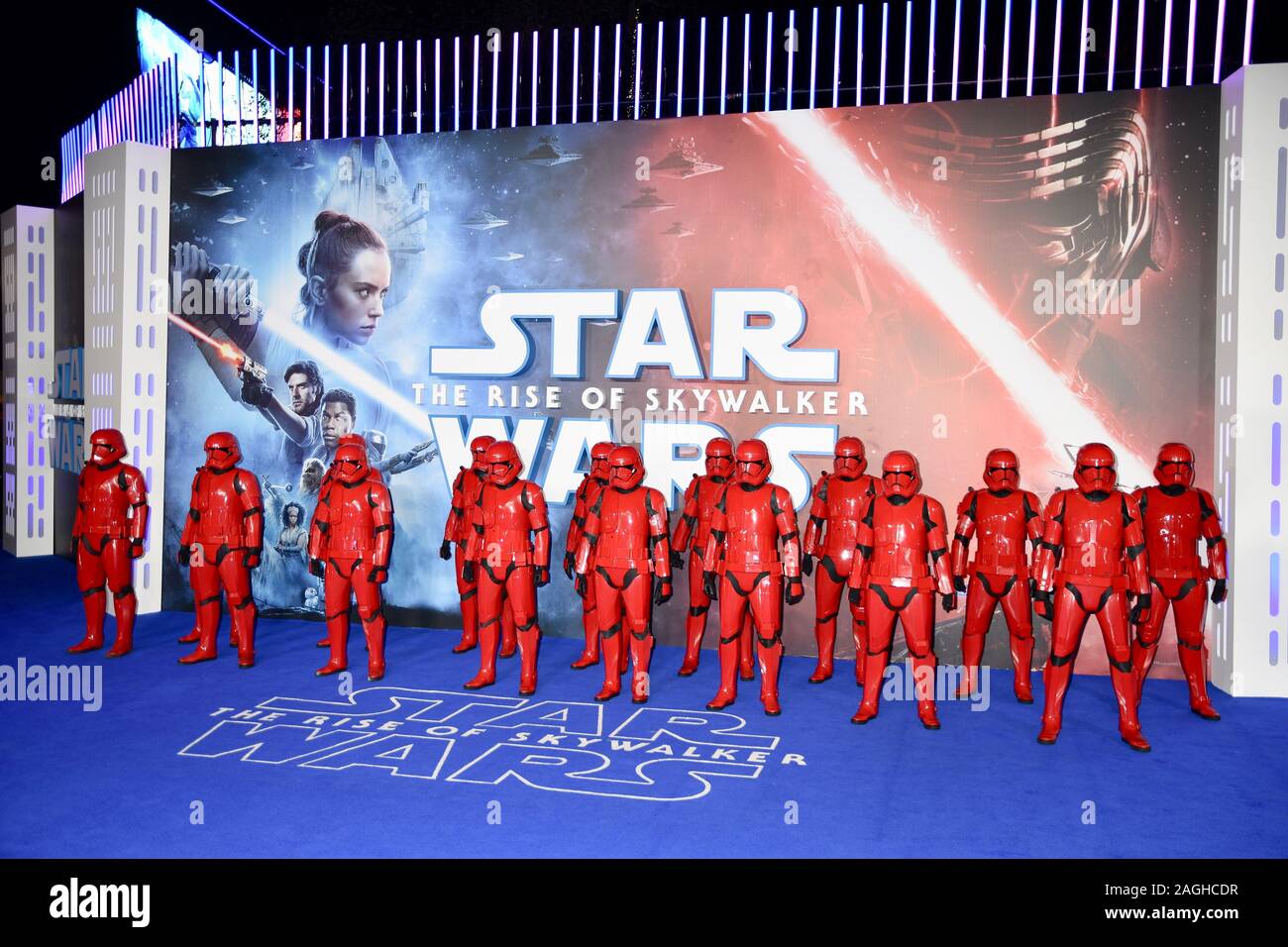 Stormtroopers. Star Wars: Il luogo di Skywalker. Premiere europeo, Cineworld Leicester Square, Londra. Regno Unito Foto Stock