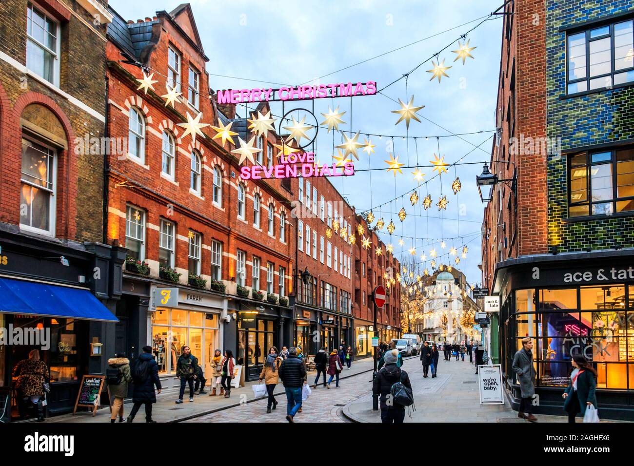 Le luci di Natale in Earlham Street, Covent Garden di Londra, Regno Unito Foto Stock