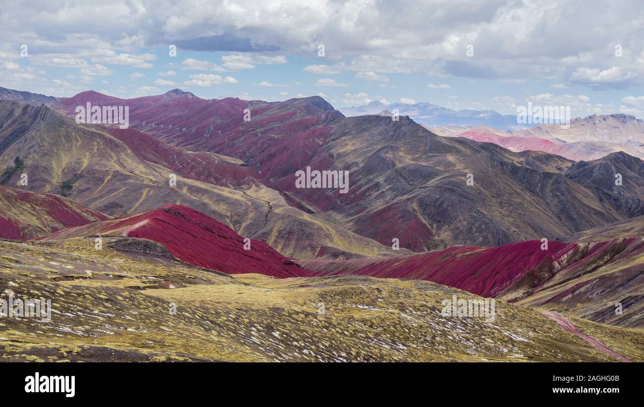 Palccoyo Red Valley vicino al Rainbow in montagna Palccoyo, Cusco, Perù Foto Stock