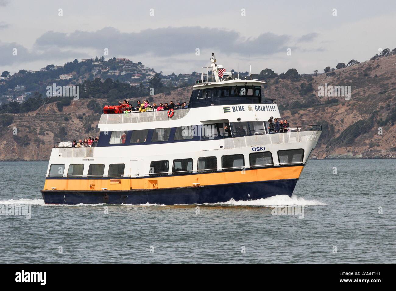 M/S Oski, una Flotta Blue & Gold ferry portando i turisti da Sausalito torna a San Francisco. In San Francisco Bay, Regno Staes d'America. Foto Stock