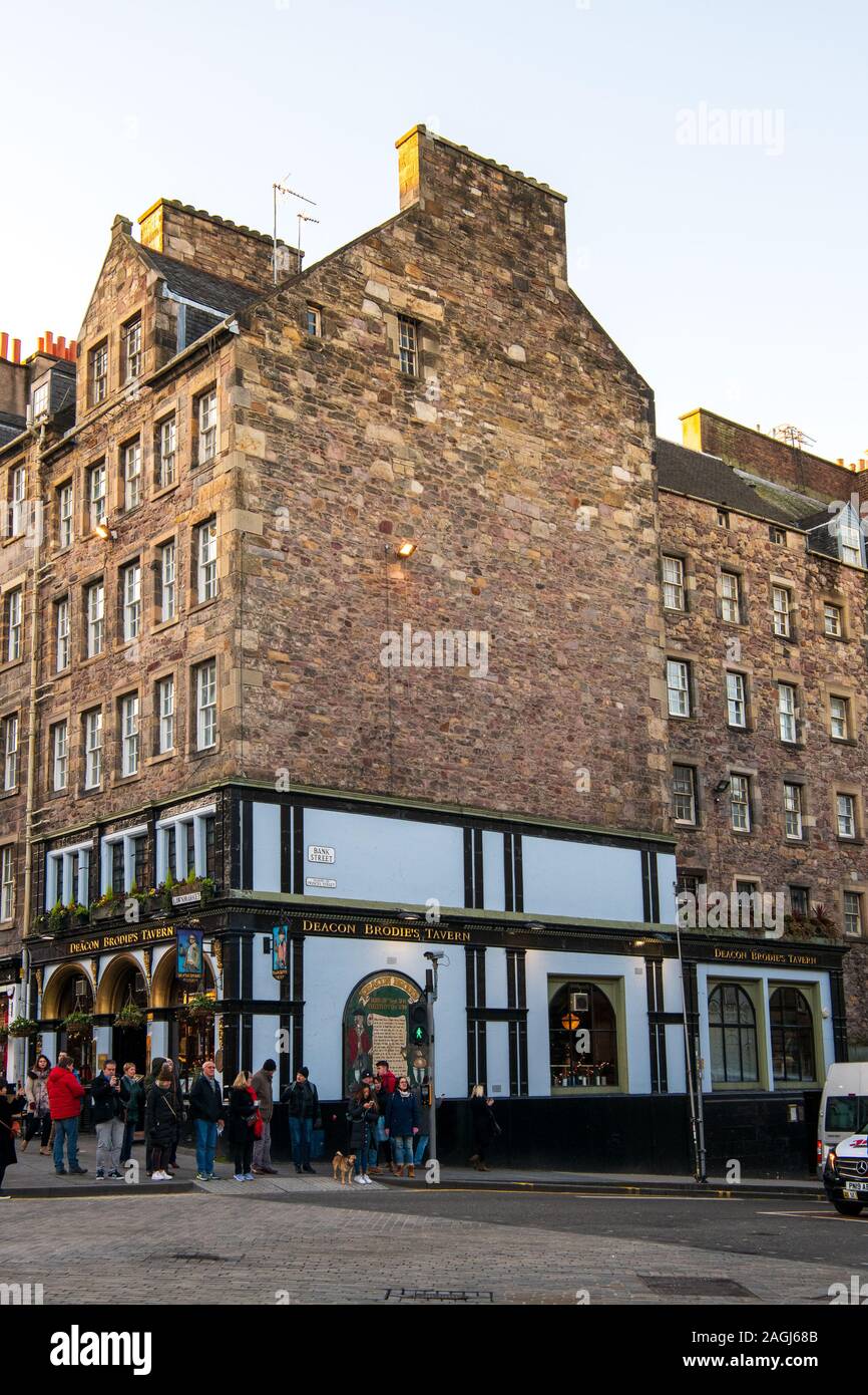 Messaggio della taverna Skies Deacon Brodie, Lawnmarket – la proiezione sarebbe sul lato est di Bank Street Foto Stock