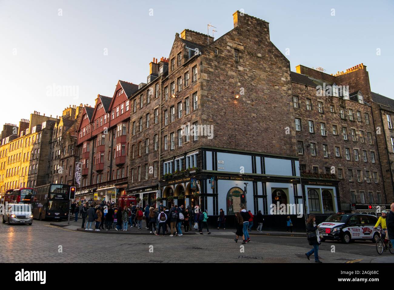 Messaggio della taverna Skies Deacon Brodie, Lawnmarket – la proiezione sarebbe sul lato est di Bank Street Foto Stock