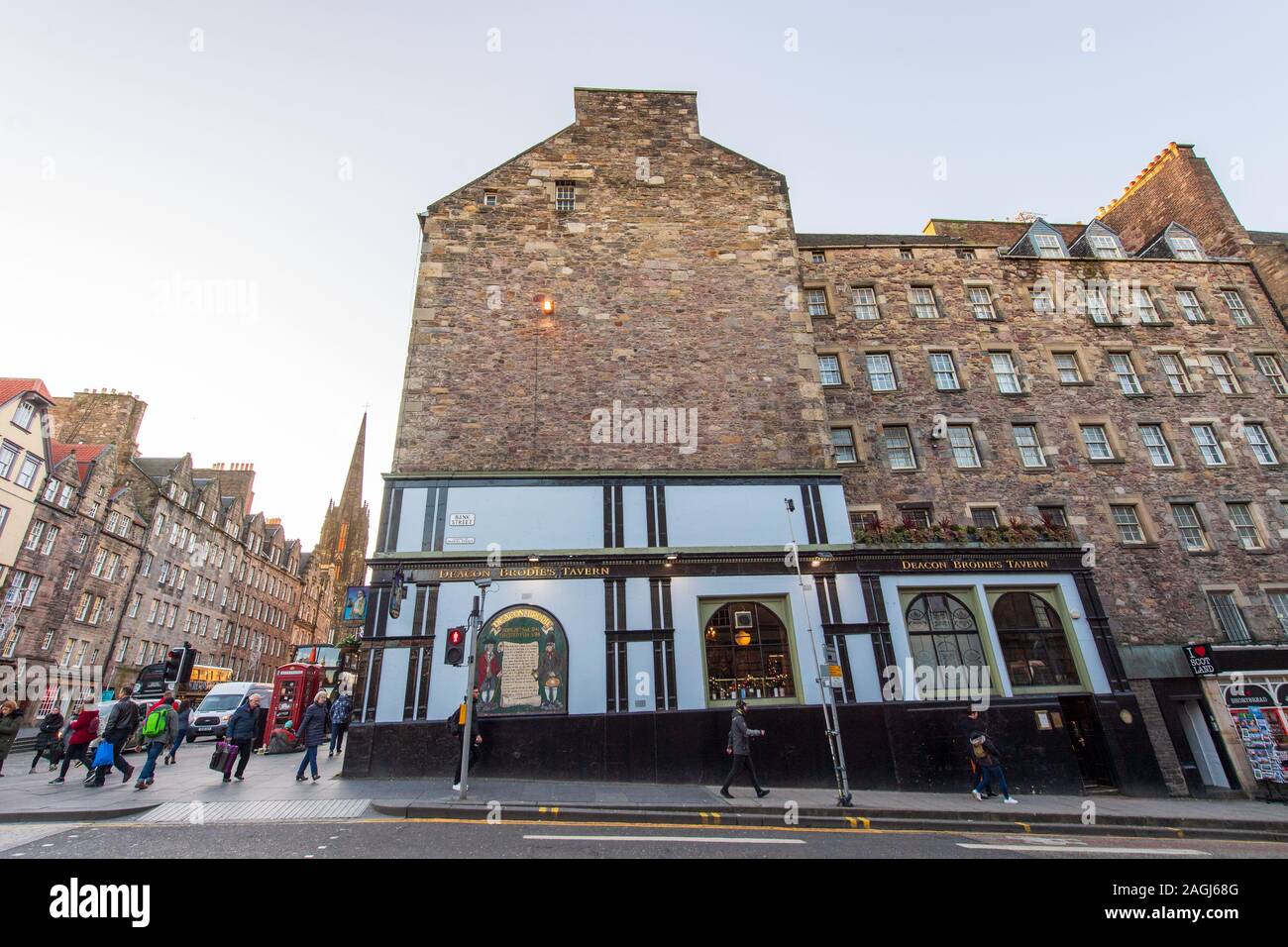 Messaggio della taverna Skies Deacon Brodie, Lawnmarket – la proiezione sarebbe sul lato est di Bank Street Foto Stock