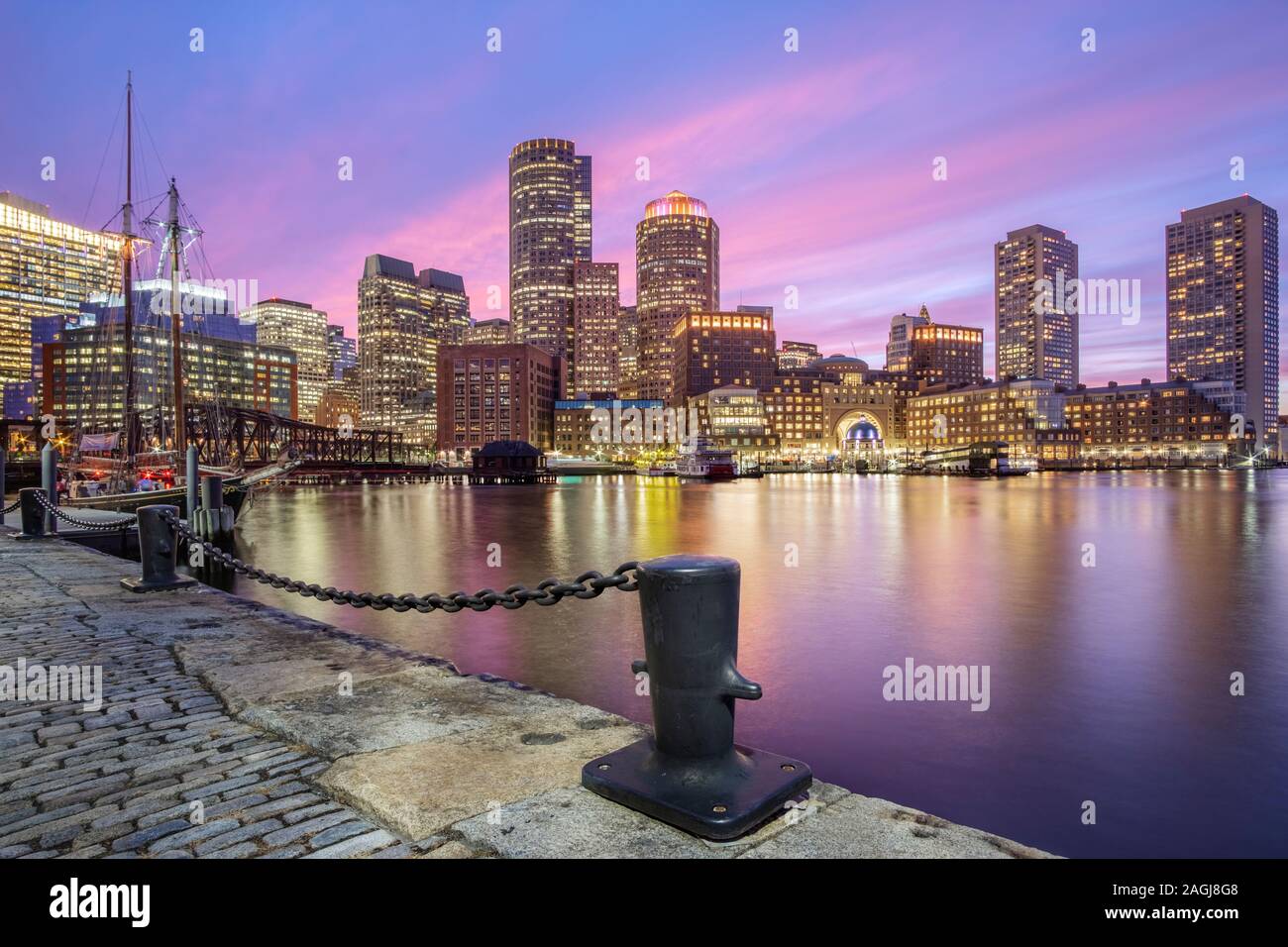 Sunset Skyline di Boston, Ma. dalla ventola di Pier Park. Foto Stock