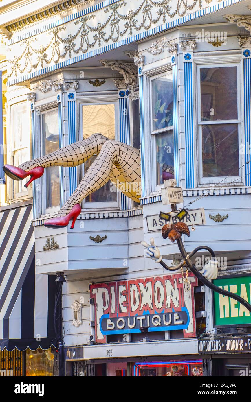 SAN FRANCISCO, Stati Uniti d'America - 15 dicembre 2013: Haight Ashbury quartiere di San Francisco, California, Stati Uniti d'America, un area hippy. Foto Stock