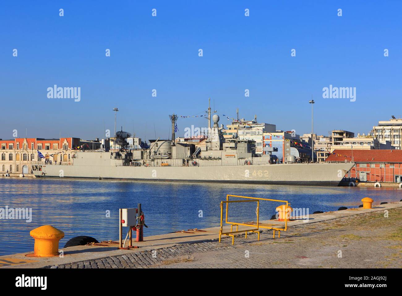 Il Elli-class frigate F-462 Kountouriotis della Marina ellenica ormeggiati nel porto di Salonicco, Grecia Foto Stock