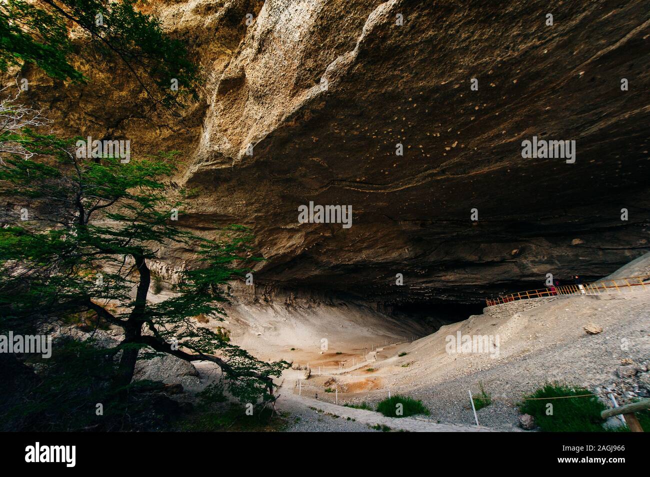 Caverna di Milodon nel parco nazionale di Torres del Paine Cile Foto Stock