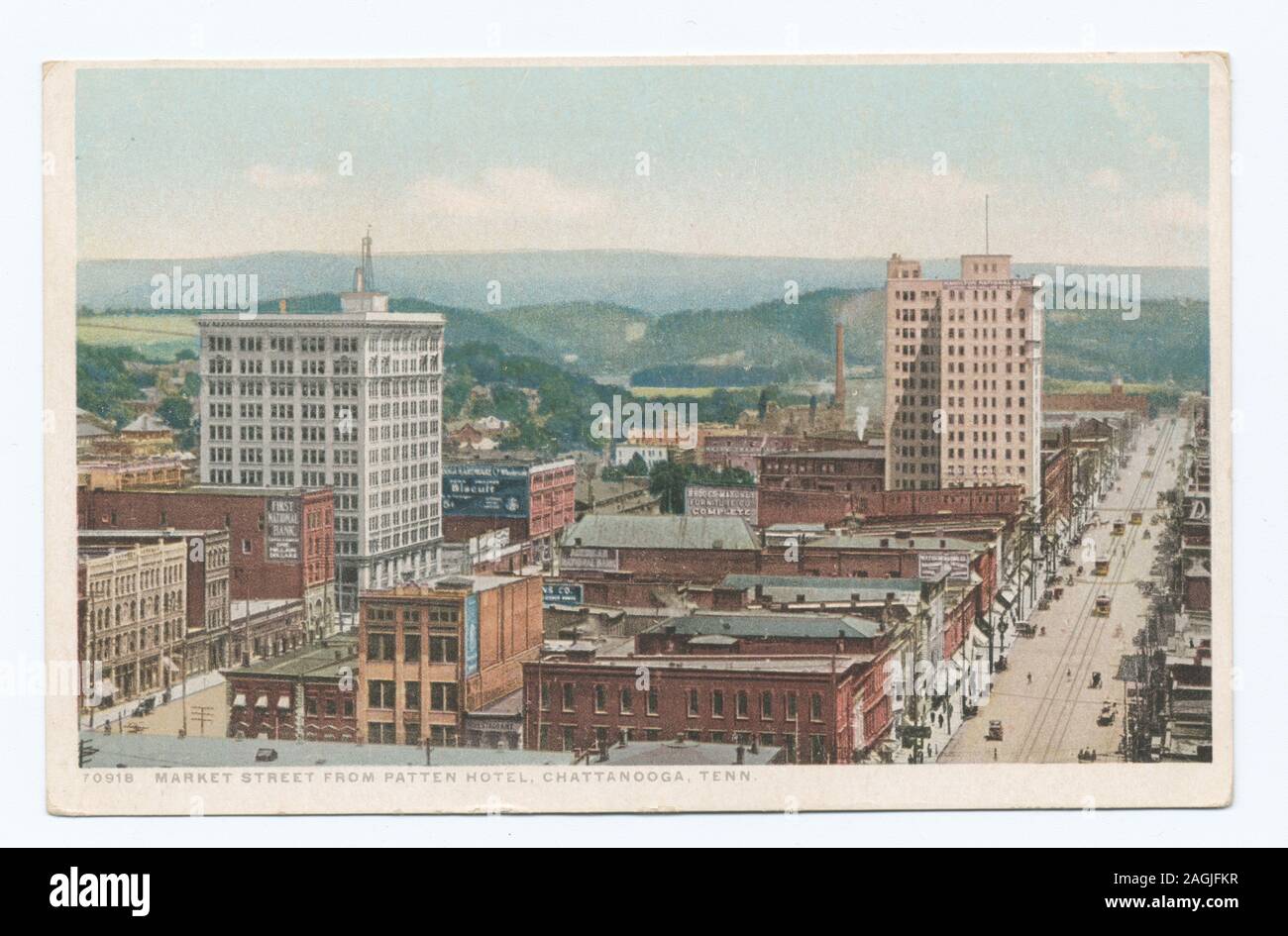 Cartolina numero di serie: 70918 ha continuato la serie 14000. Serie 70000 rilasciati con ampi spazi vuoti nella numerazione, può dare conto per alcune schede non numerato.; Market Street da Patten Hotel, Chattanooga, Tennessee Foto Stock