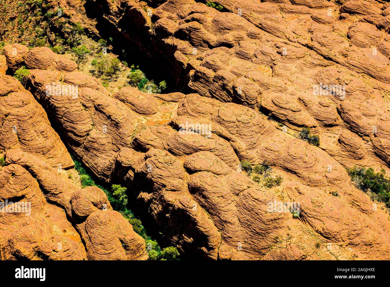 Vista aerea del Kings Canyon e le cupole distintivo entro la città perduta, nel remoto nord del territorio entro l'Australia centrale. Foto Stock