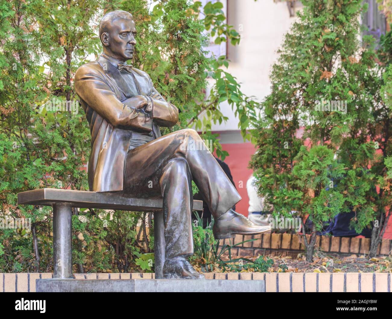 Kiev, Ucraina - 14 Ottobre 2019: Monumento a Mikhail Bulgakov su St. Andrew's discesa in Kiev. Michail Bulgakov era una scrittrice sovietica del xx centu Foto Stock