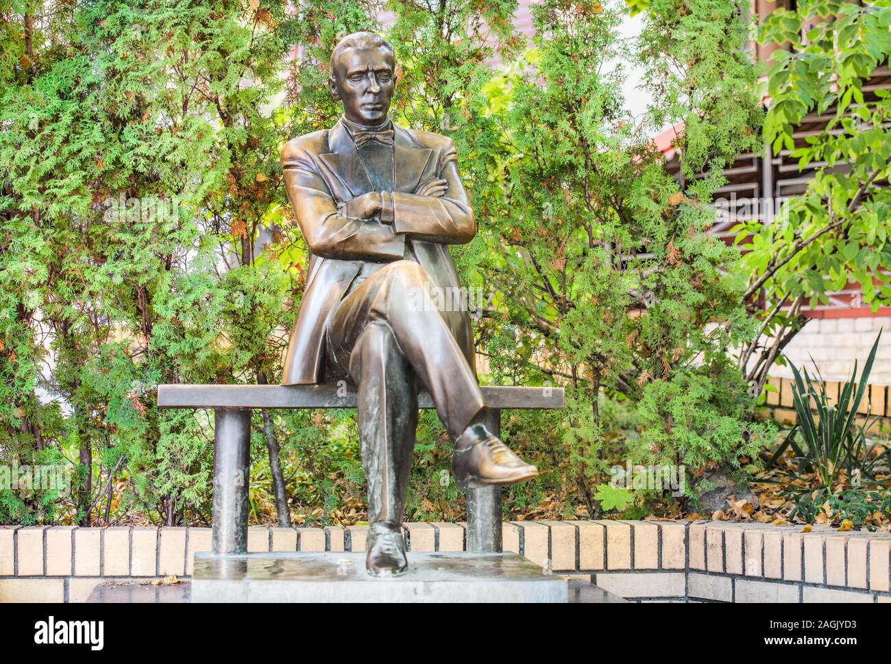 Kiev, Ucraina - 14 Ottobre 2019: Monumento a Mikhail Bulgakov su St. Andrew's discesa in Kiev. Michail Bulgakov era una scrittrice sovietica del xx centu Foto Stock
