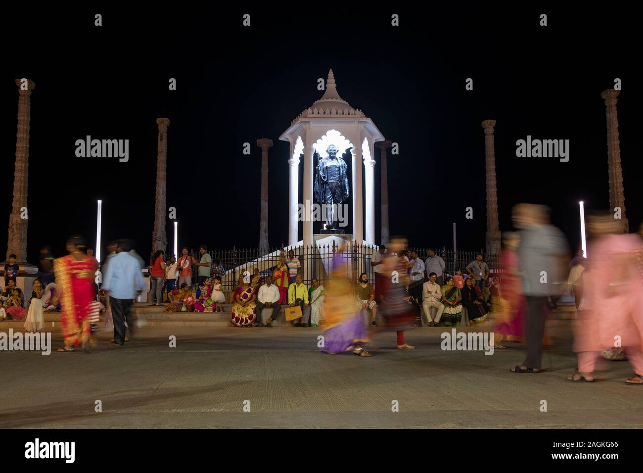 Statua di Gandhi su Beach Road in Puducherry, Tamil Nadu, India Foto Stock