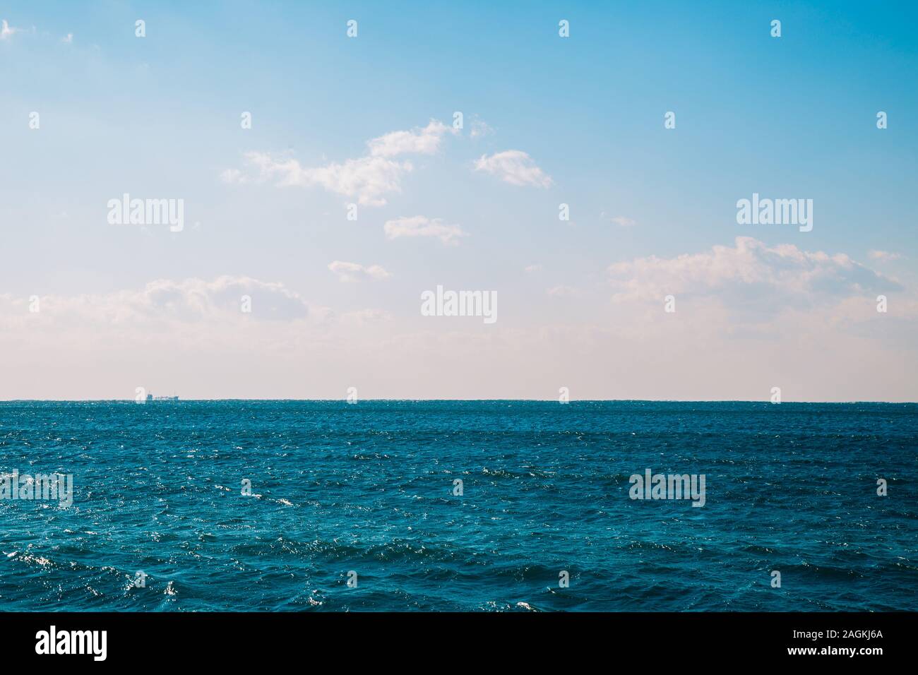 La Spiaggia di Haeundae sotto il cielo blu in Busan, Corea Foto Stock