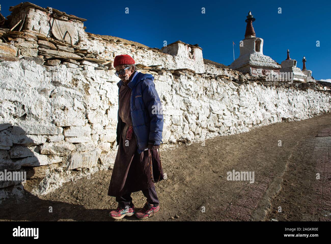 Uomo sulla strada di Korzok, India Foto Stock