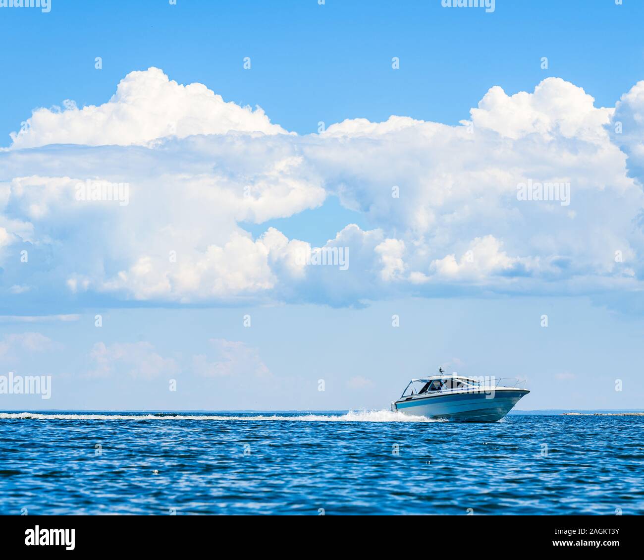 Il motoscafo sul Lago Vänern su un soleggiato svedesi il giorno di estate Foto Stock