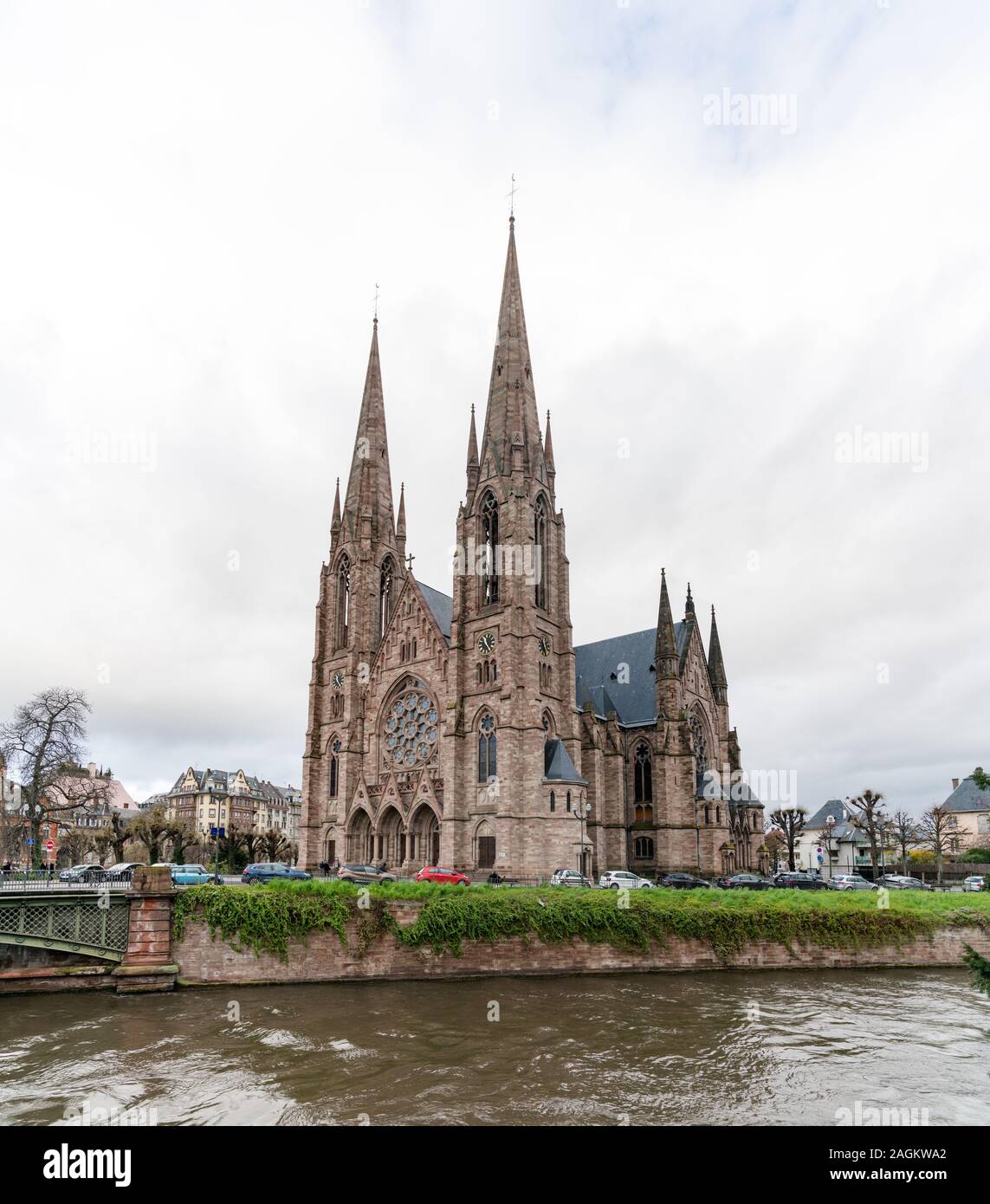 Strasburgo, Bas-Rhin / Francia - 14. Dicembre, 2019: veduta della chiesa di San Paolo di Strasburgo in una fredda giornata invernale Foto Stock