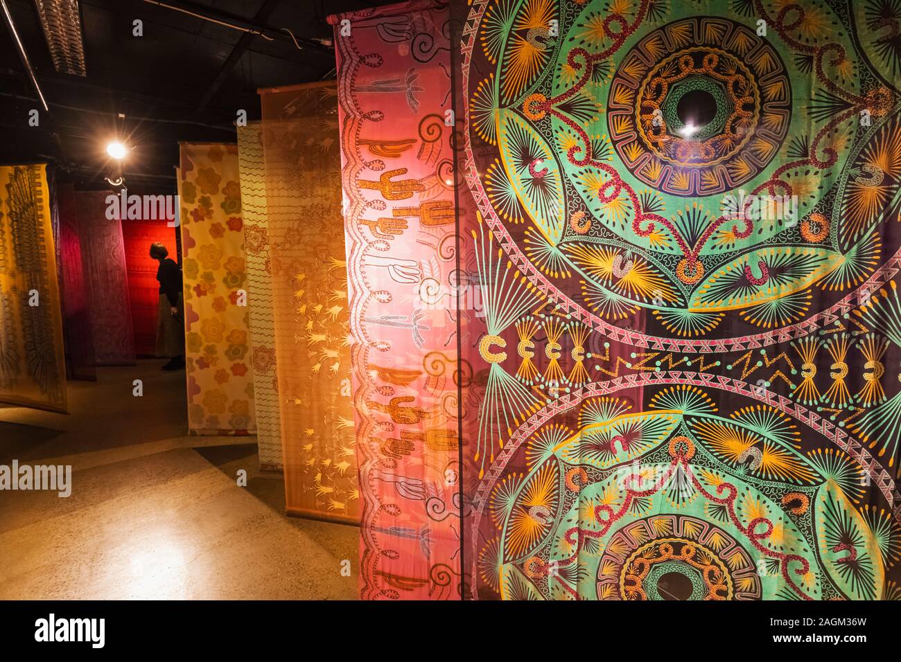 Inghilterra, Londra, Southwark, la moda e il museo tessile fondata dal designer britannico Zandra Rhodes, mostre di Zandra Rhodes progettato prodotti tessili Foto Stock