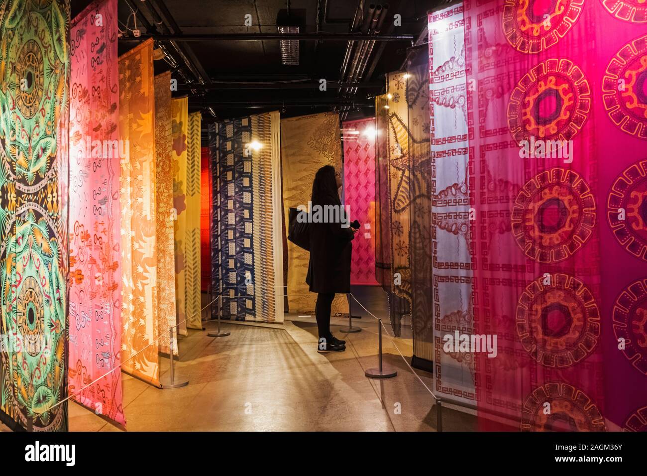 Inghilterra, Londra, Southwark, la moda e il museo tessile fondata dal designer britannico Zandra Rhodes, mostre di Zandra Rhodes progettato prodotti tessili Foto Stock