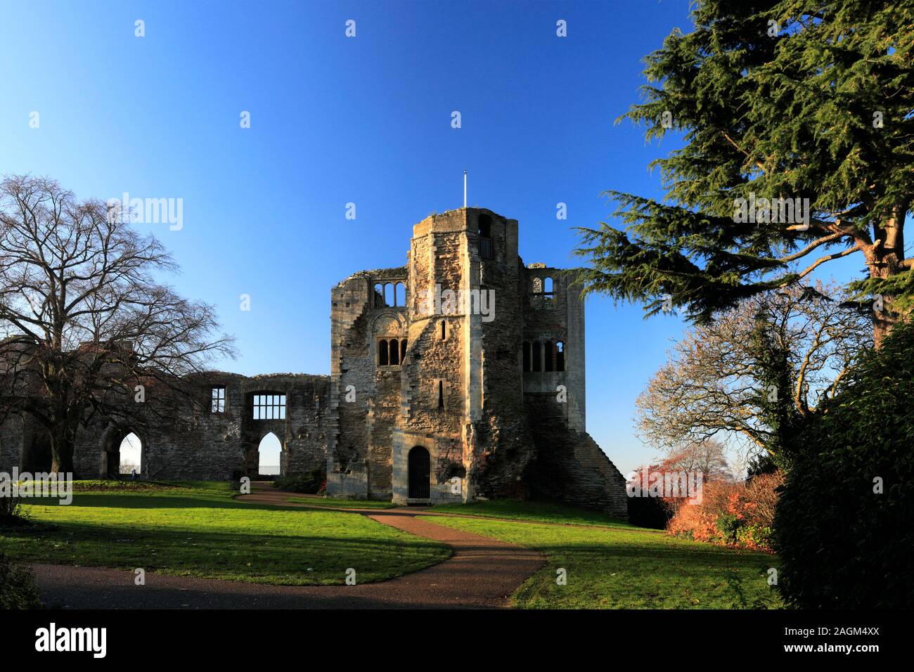 Vista del tramonto sulle rovine del castello di Newark, Newark on Trent, Nottinghamshire, Inghilterra, Regno Unito Foto Stock