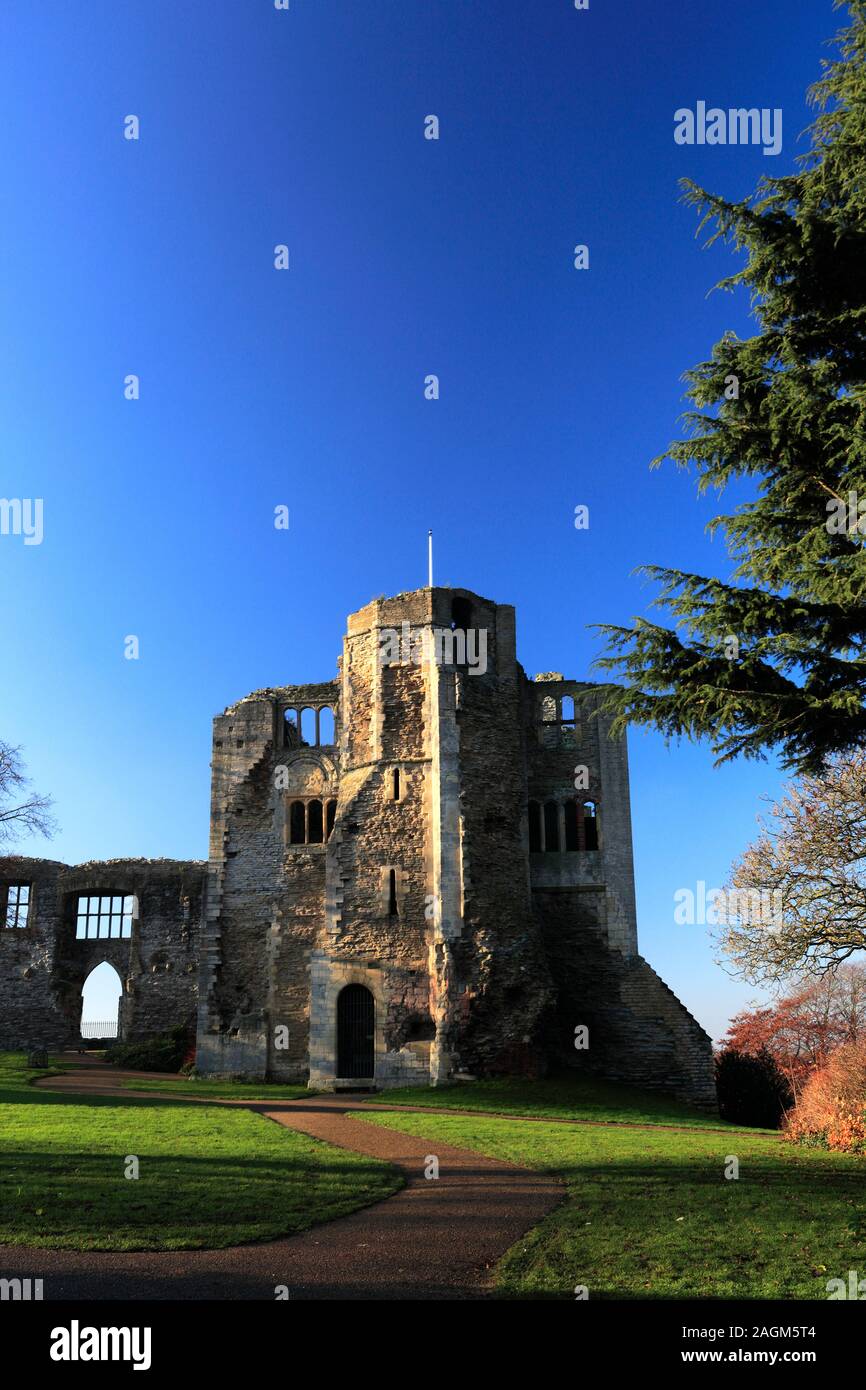 Vista del tramonto sulle rovine del castello di Newark, Newark on Trent, Nottinghamshire, Inghilterra, Regno Unito Foto Stock