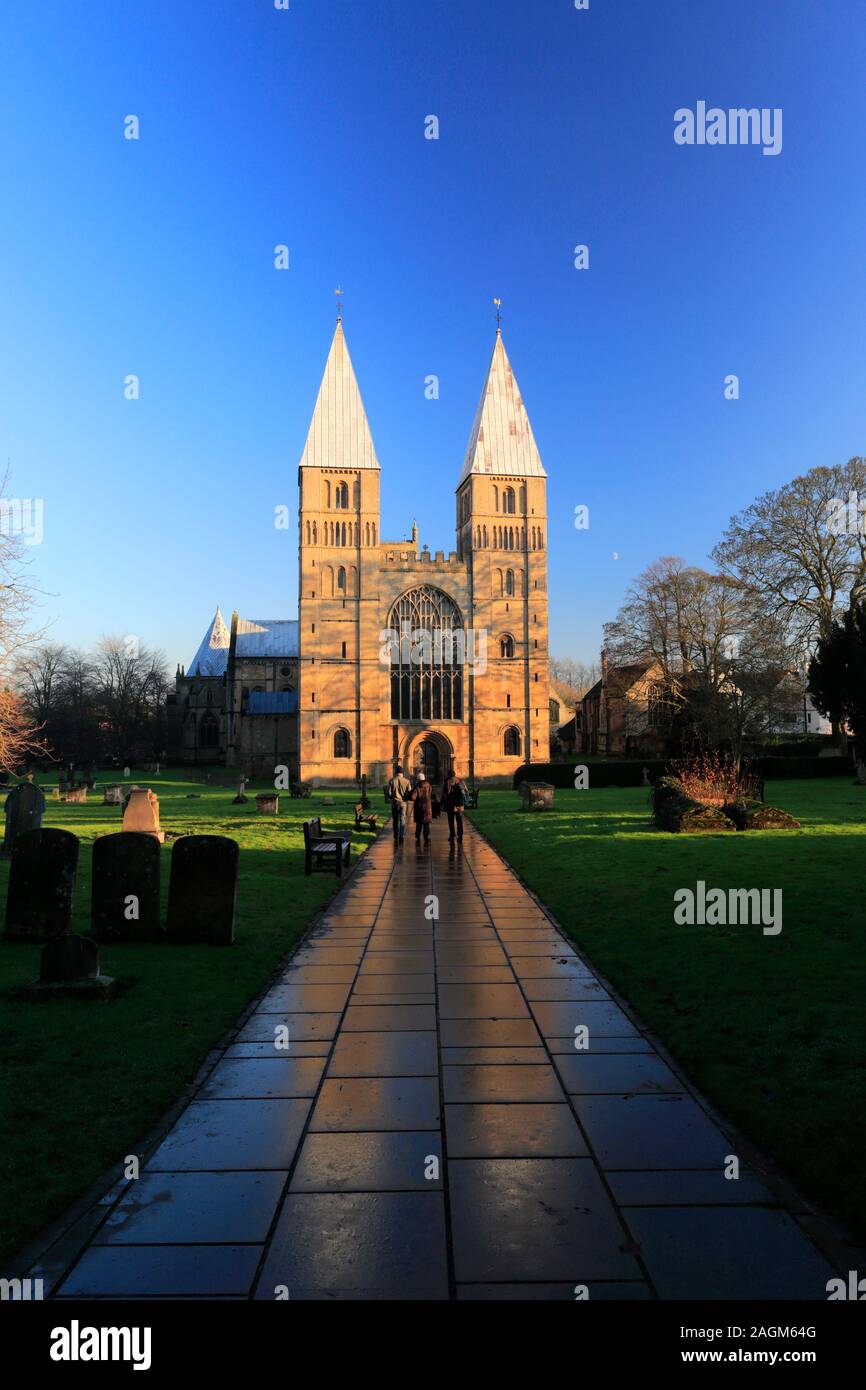 Vista su Southwell Minster, Southwell città mercato, Nottinghamshire, England, Regno Unito Foto Stock