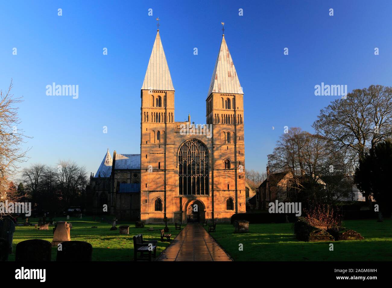 Vista su Southwell Minster, Southwell città mercato, Nottinghamshire, England, Regno Unito Foto Stock